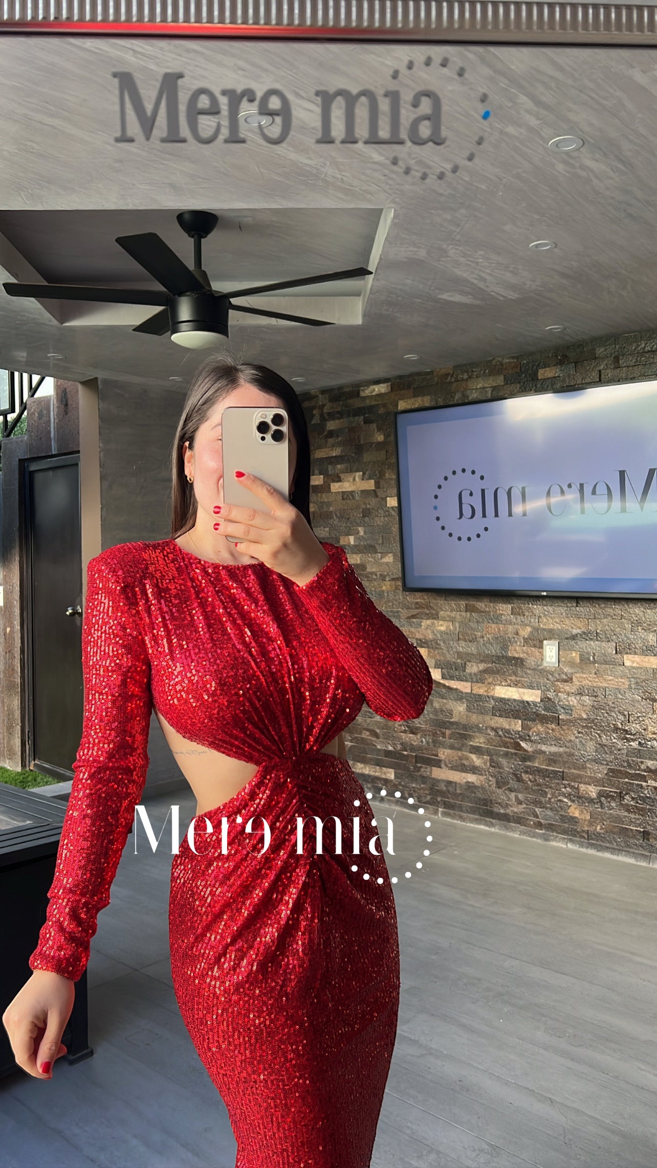 Vestido rojo sin espalda lente