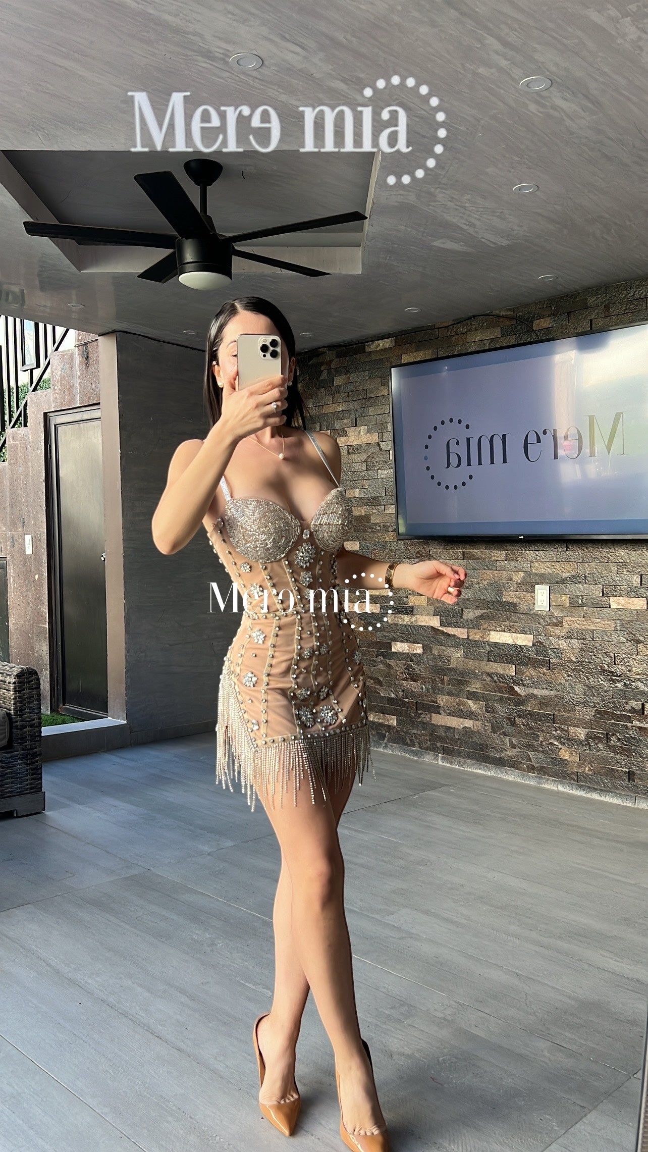 Vestido beige aplicaciones