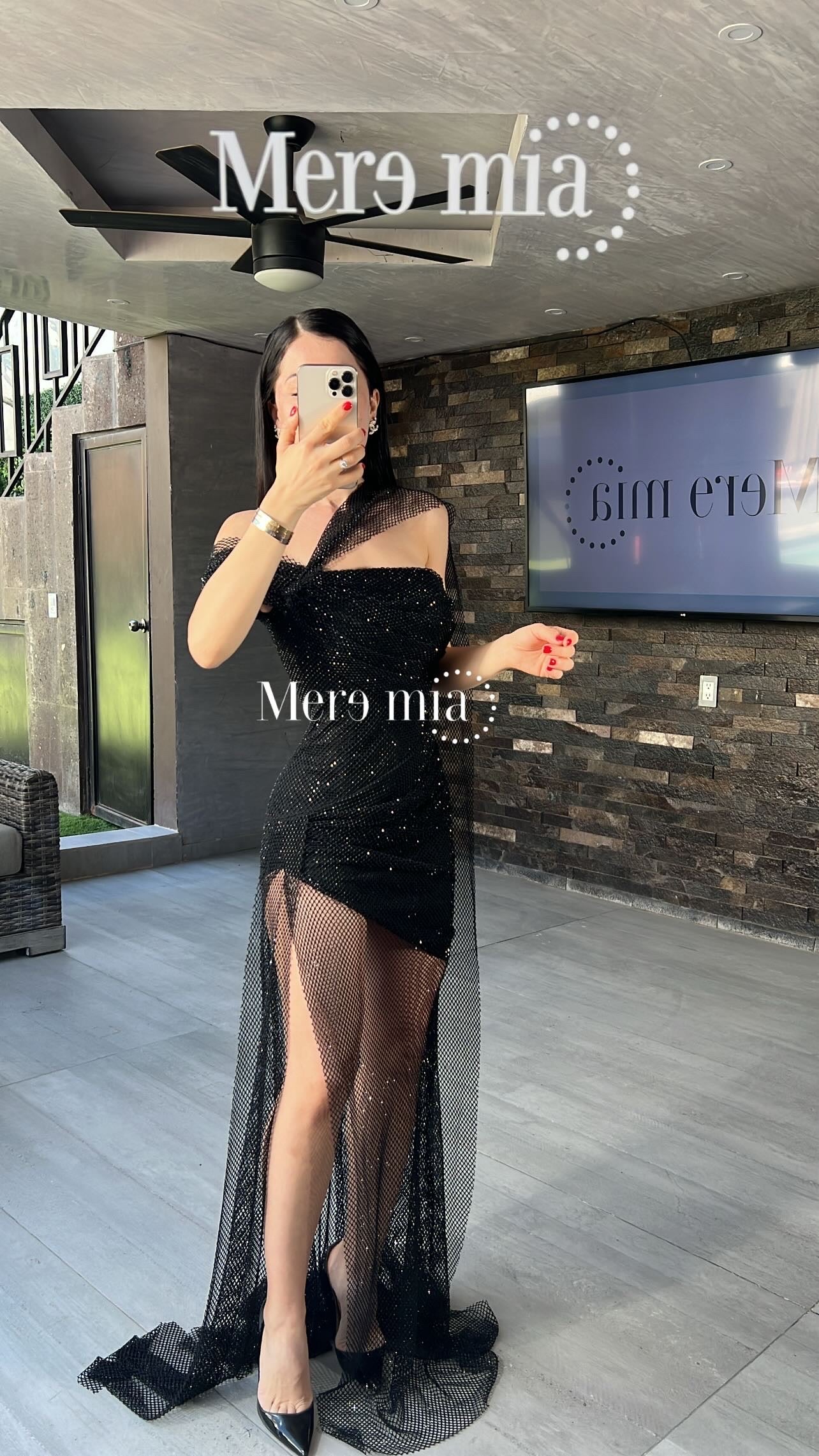 Vestido negro puntos