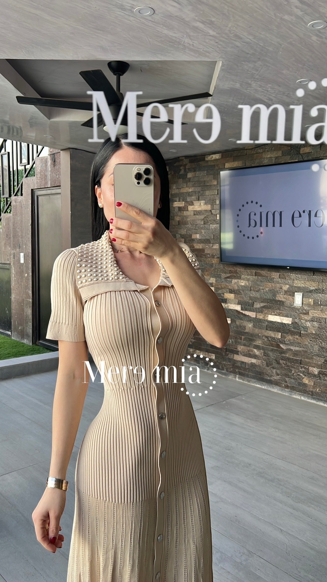 Vestido beige apl cuello