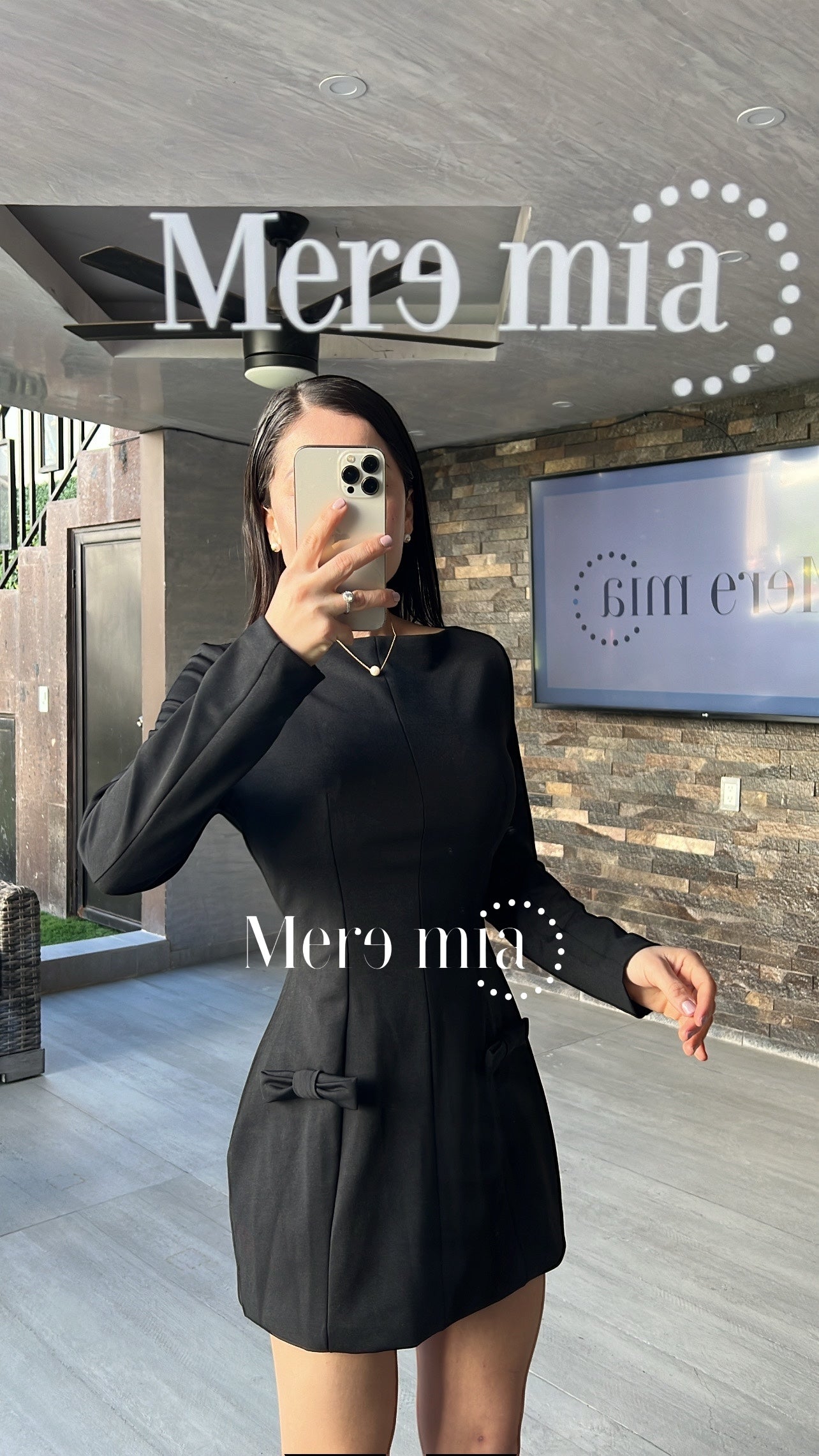 Vestido negro bolsas corto