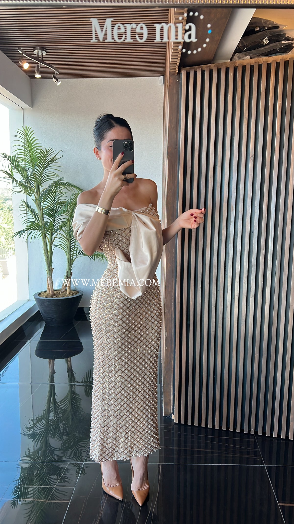 Vestido beige perlas sat