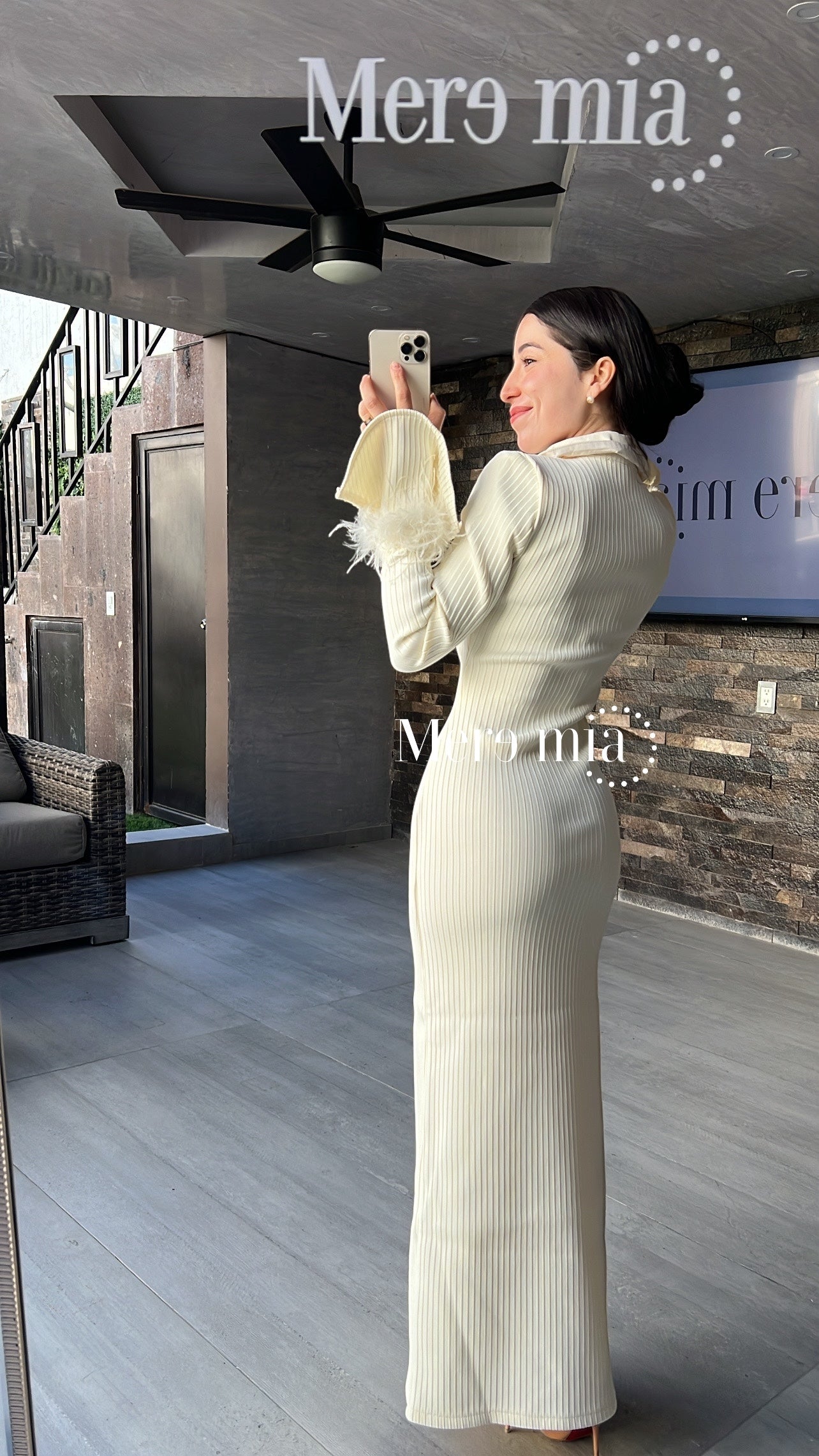 Vestido beige claro cuello