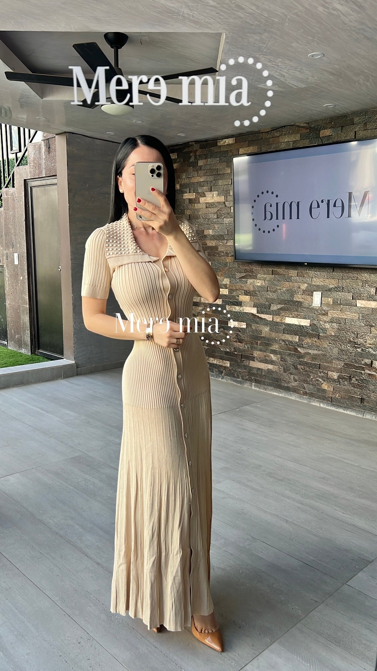 Vestido beige apl cuello
