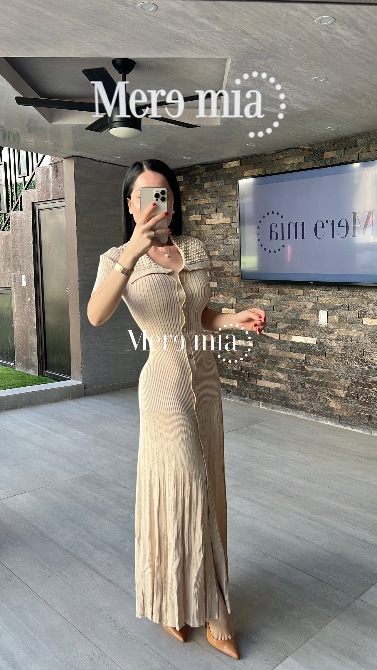 Vestido beige apl cuello