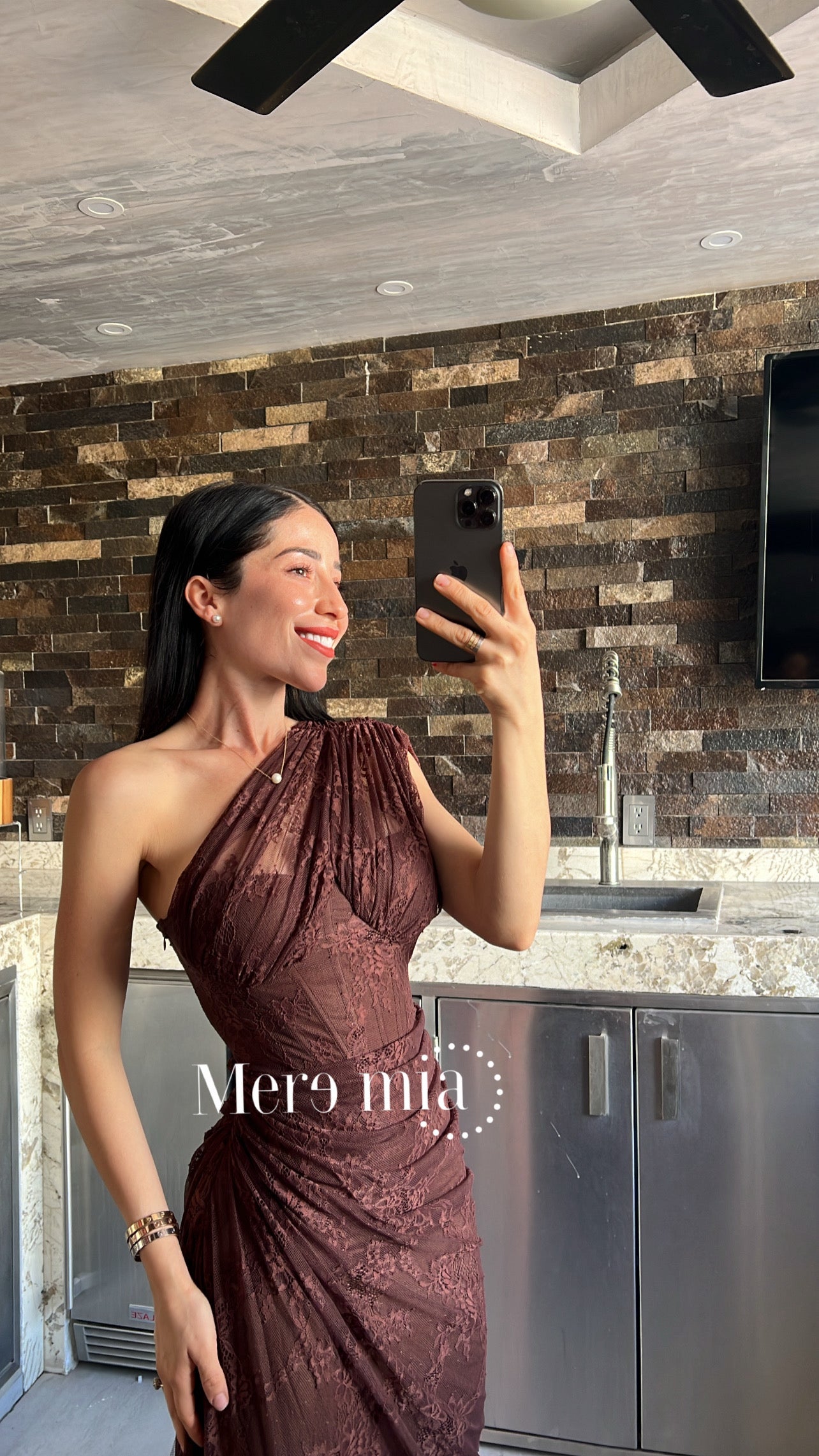 Vestido encaje copas hombro