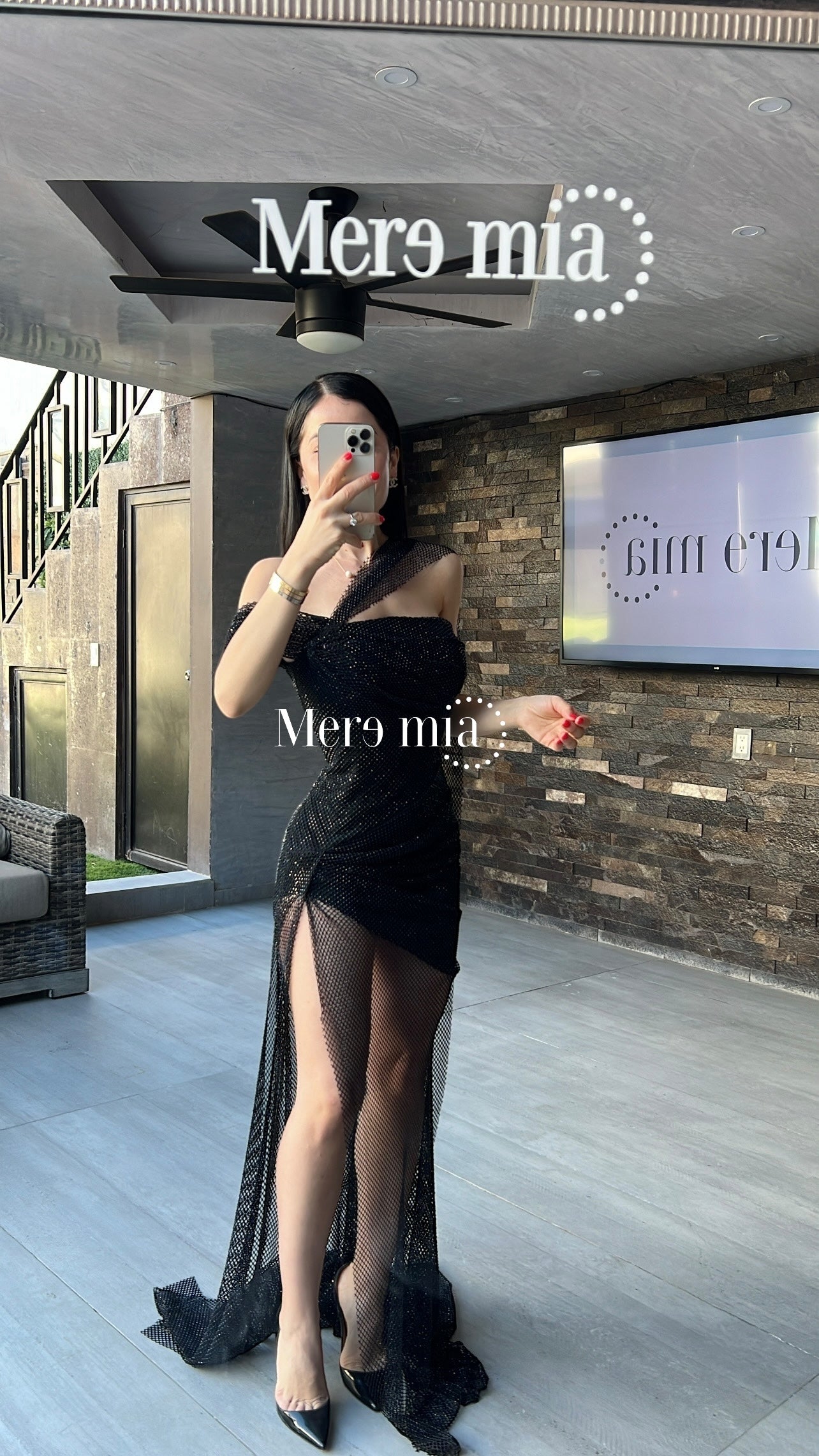 Vestido negro puntos