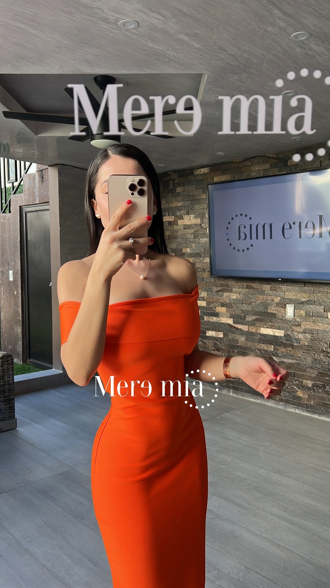Vestido naranja hombros