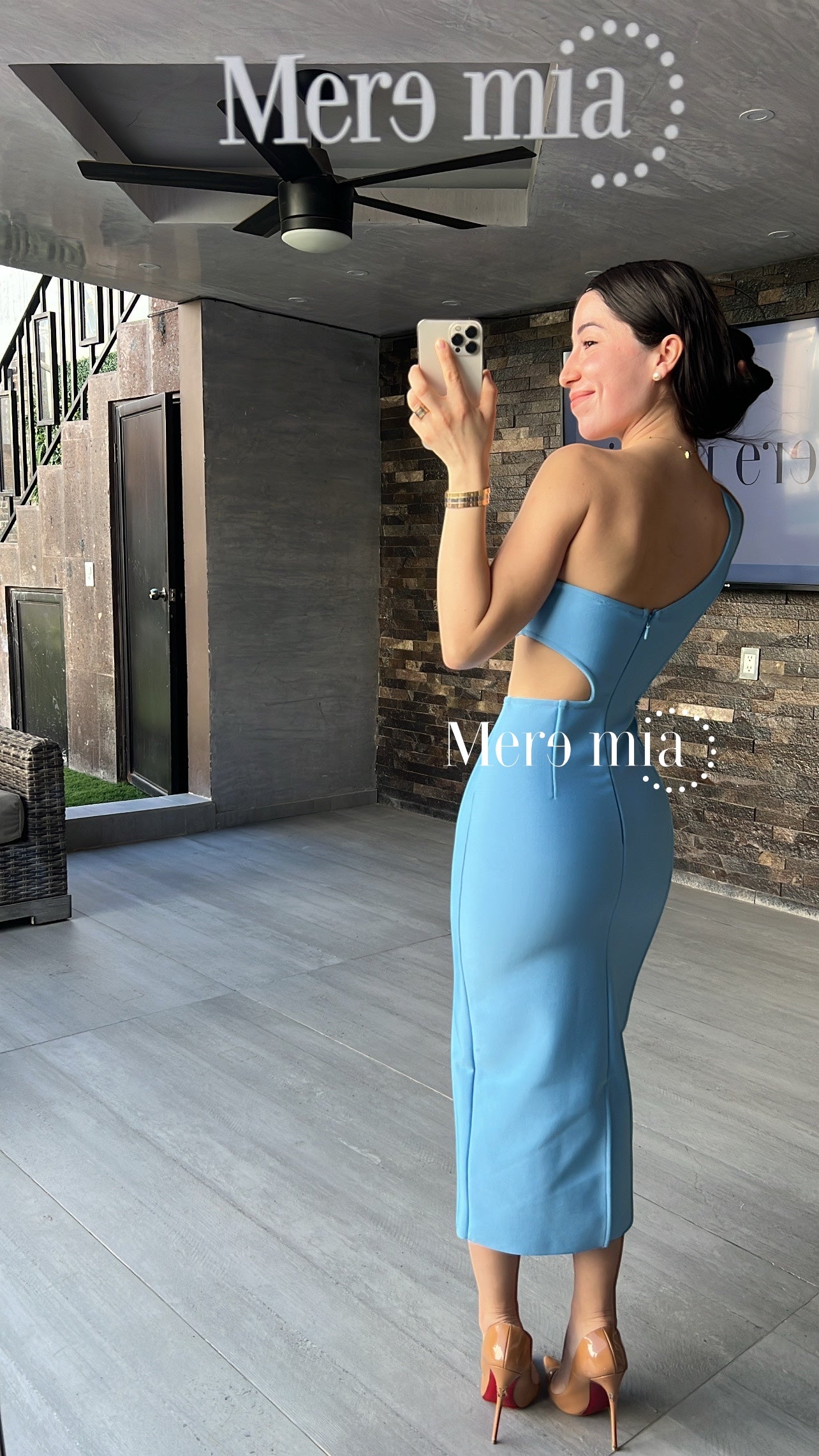 Vestido azul hombro flor