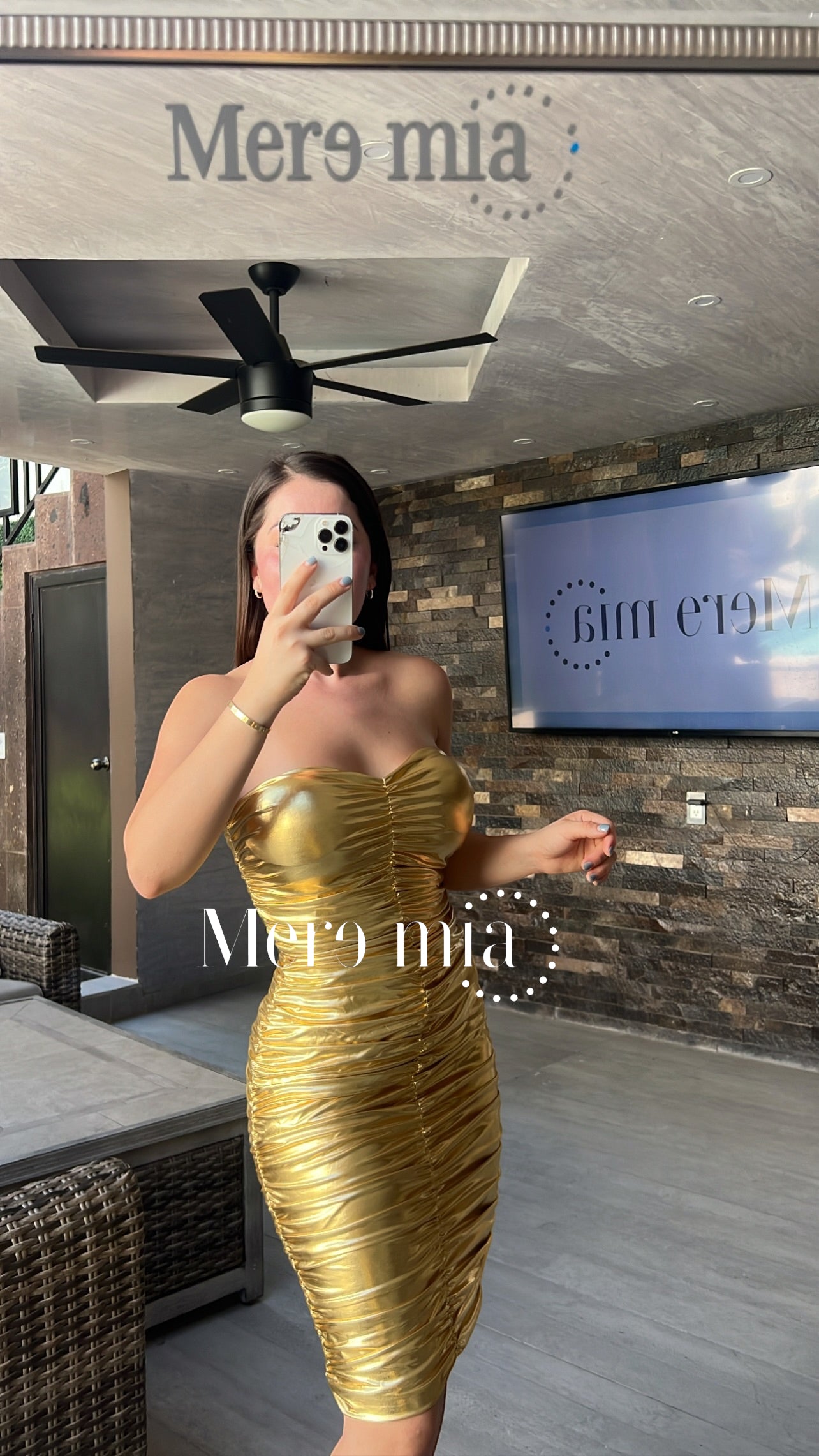 Vestido dorado strapples midi