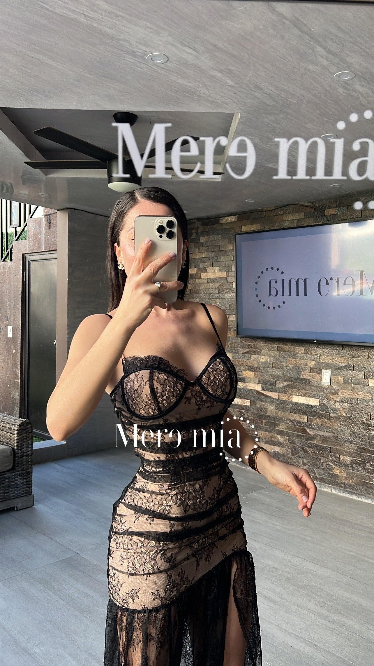 Vestido nude encaje negro