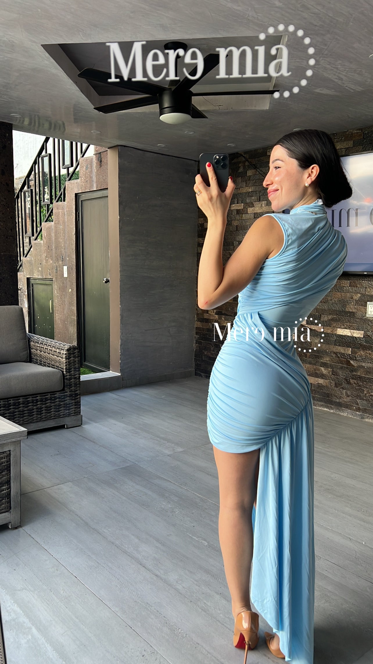 Vestido azul hombro plisado