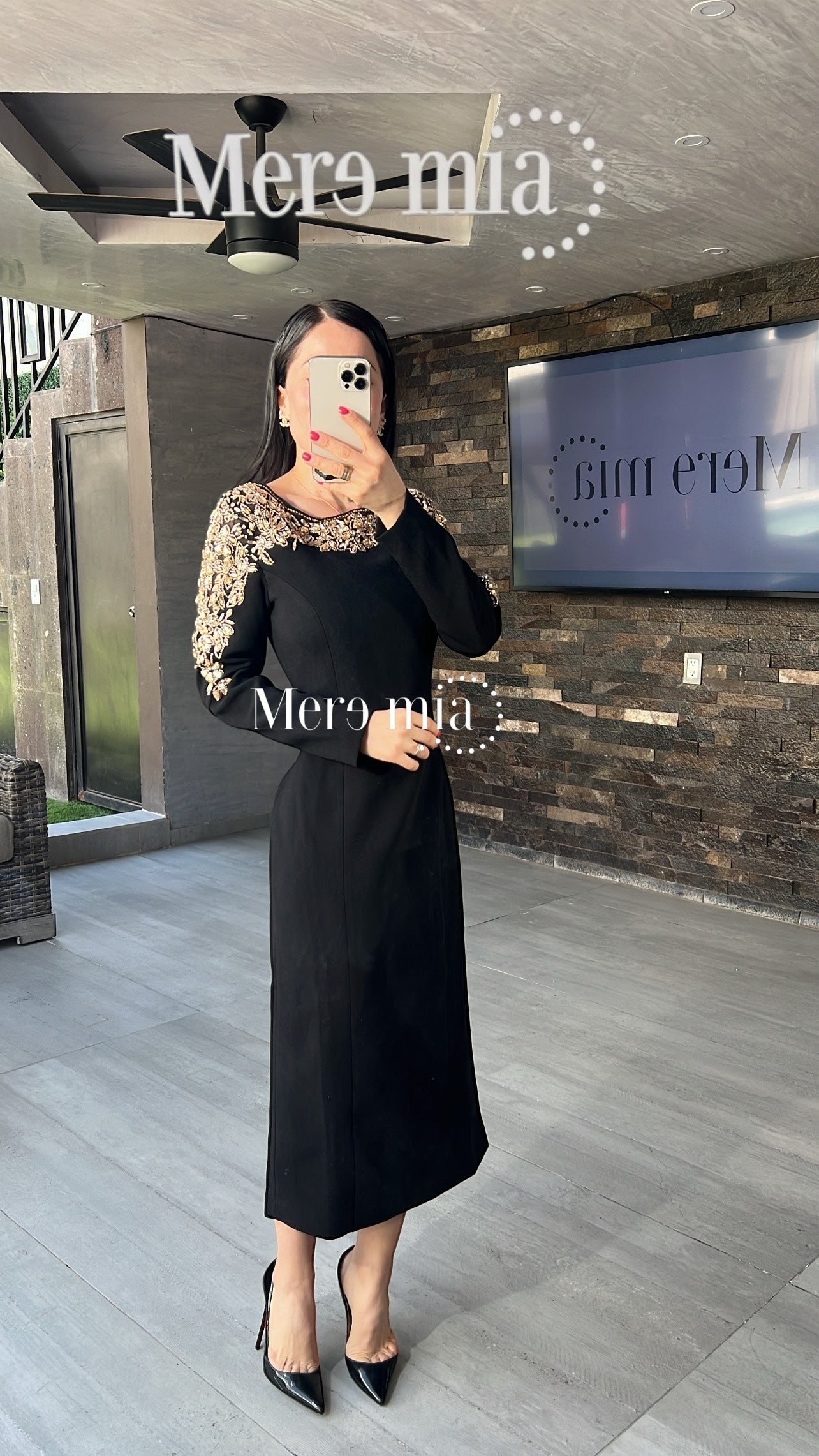 Vestido negro dorado hombros