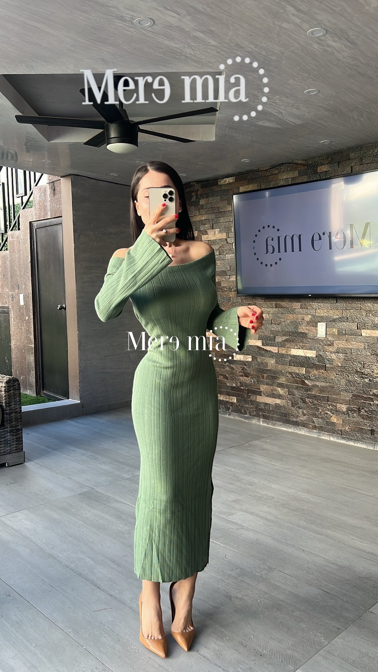 Vestido verde hombros  mangas