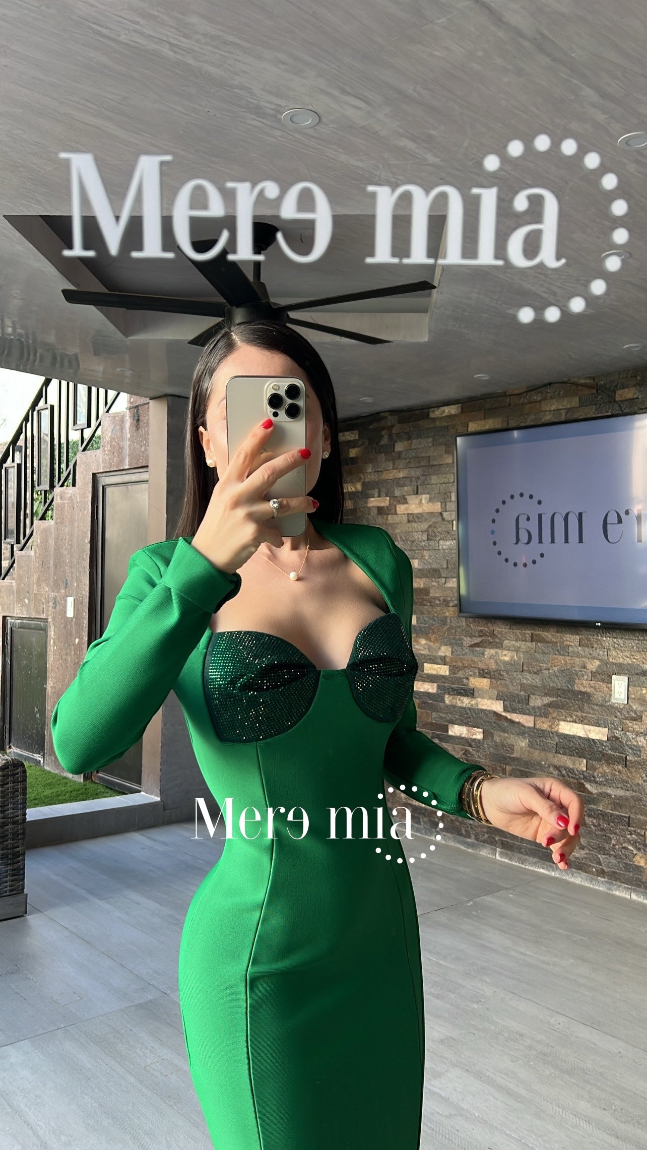 Vestido verde brillos copa