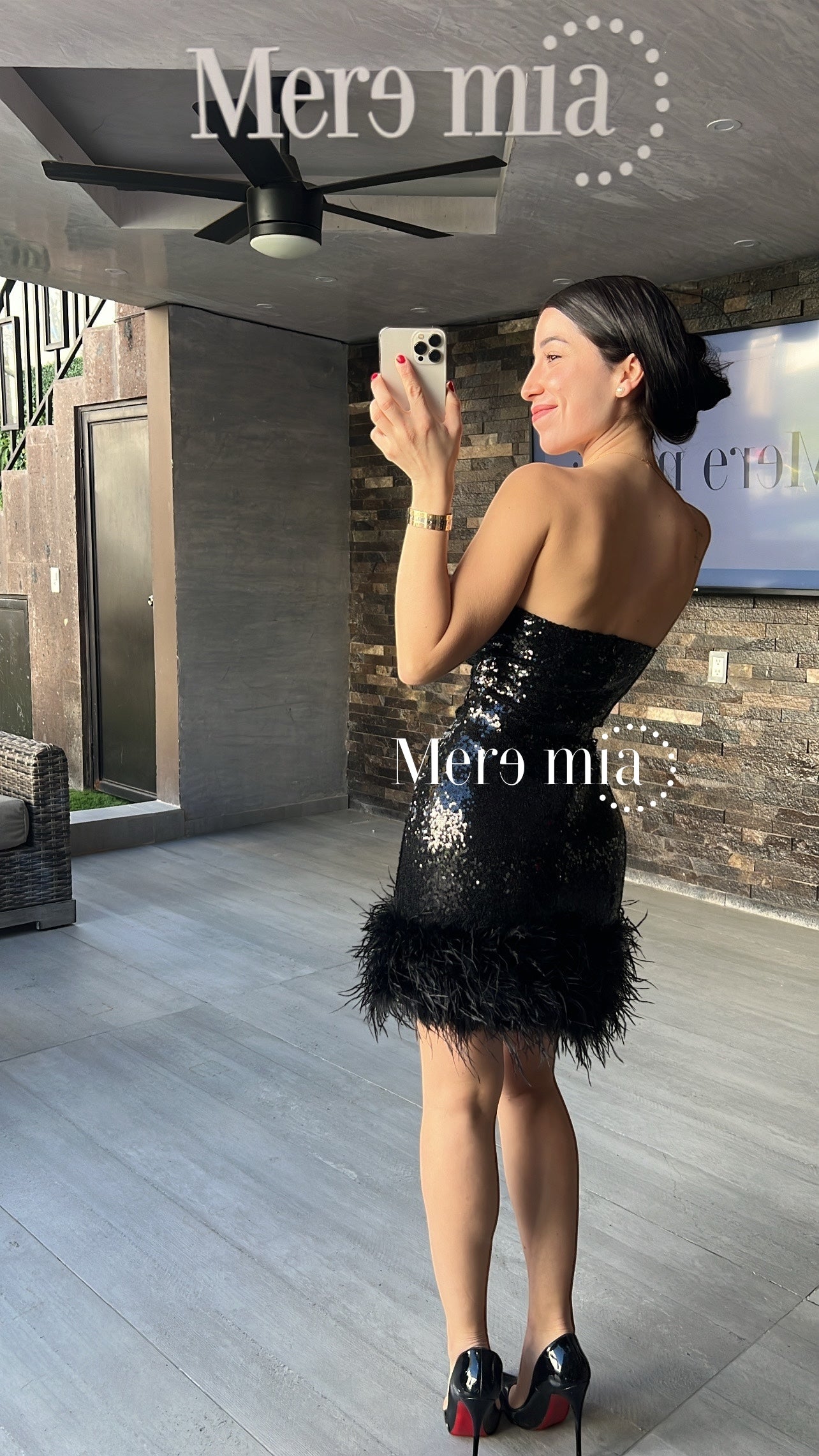 Vestido negro lent plumas