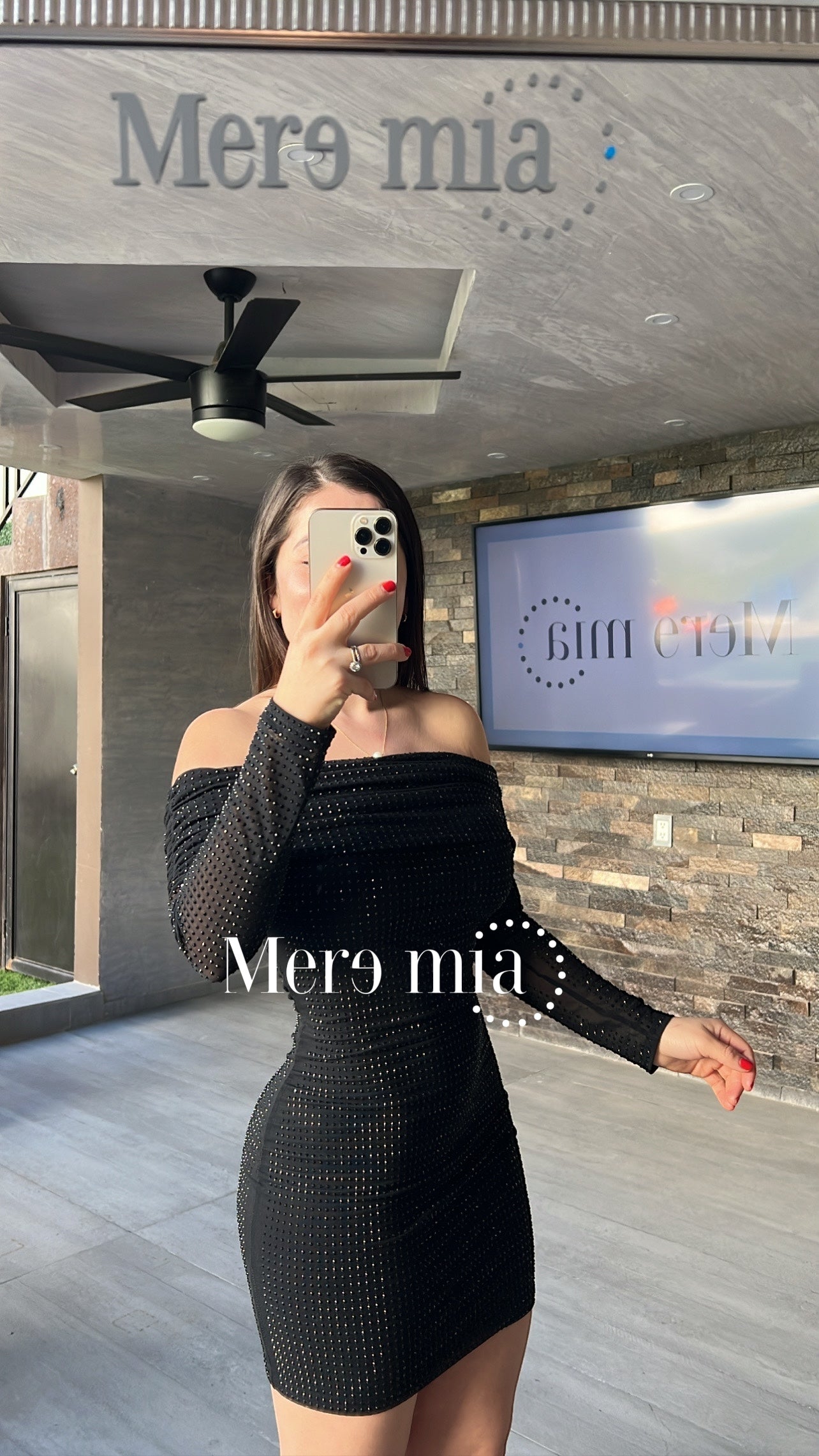 Vestido negro puntos hombros