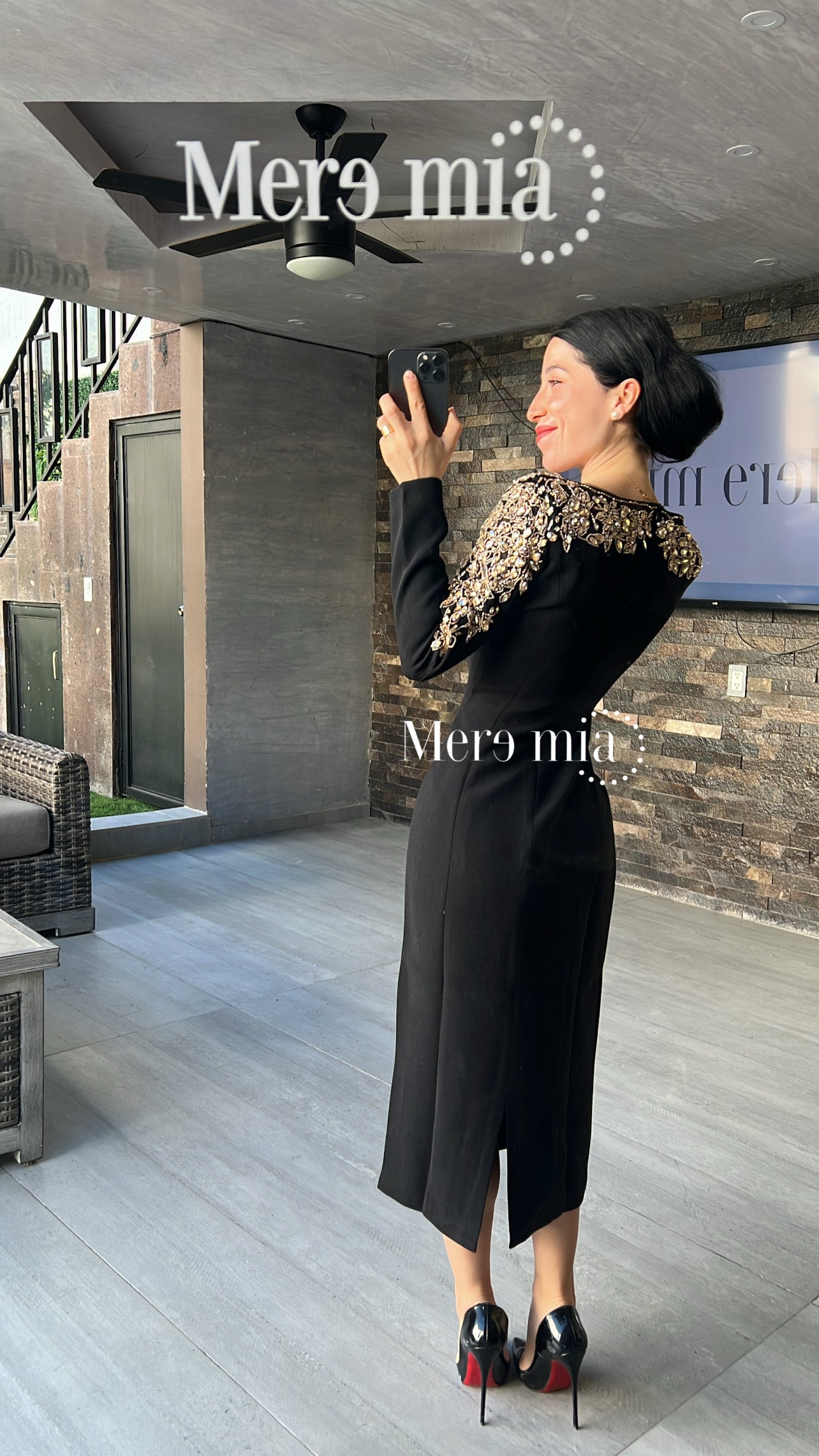 Vestido negro dorado hombros