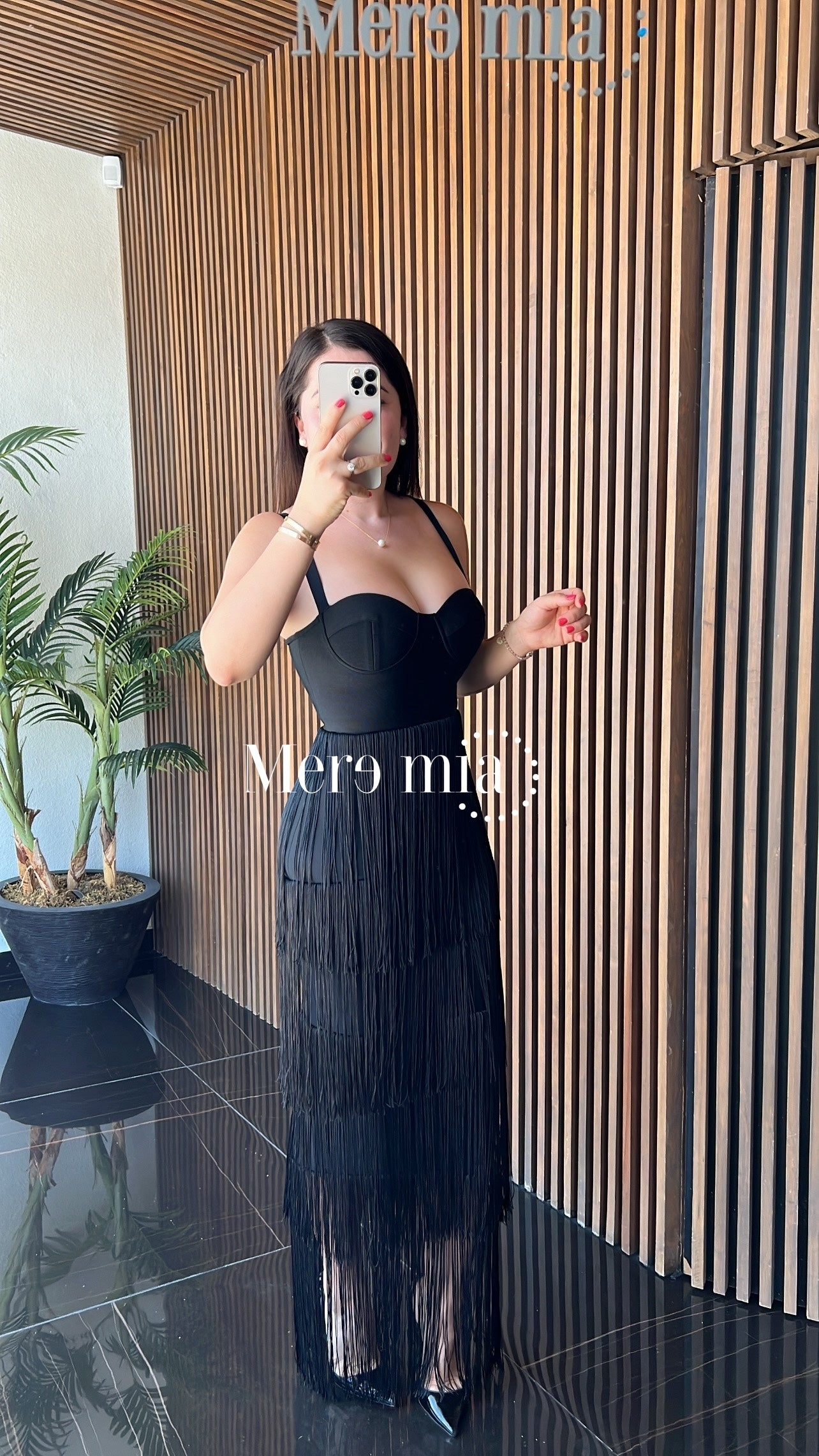 Vestido negro barbas copas