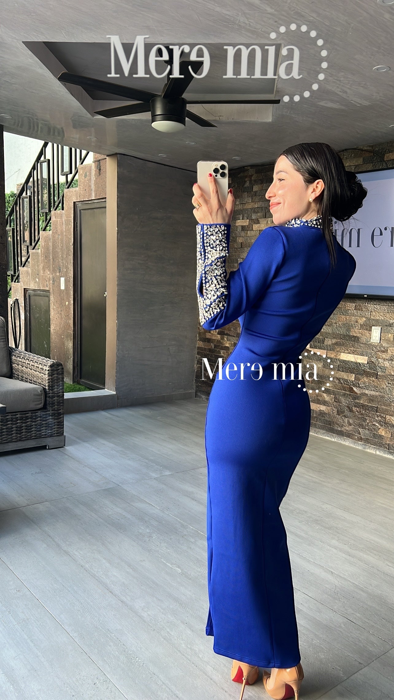 Vestido azul perlas cuello