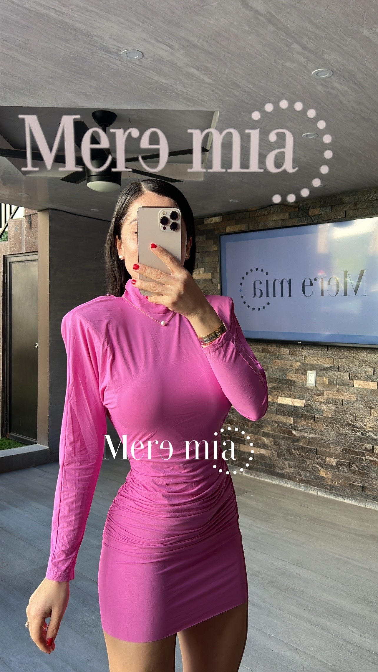 Vestido rosa plisado cuello