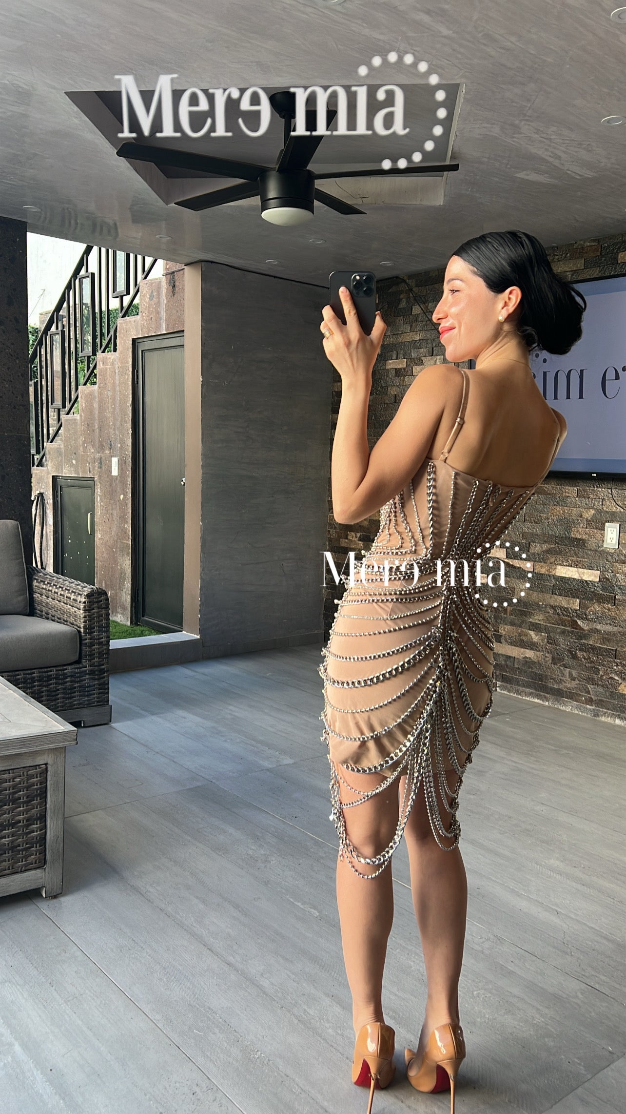 Vestido nude cadenas corto