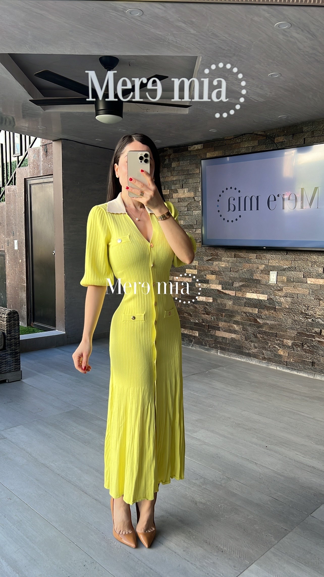 Vestido amarillo cuello