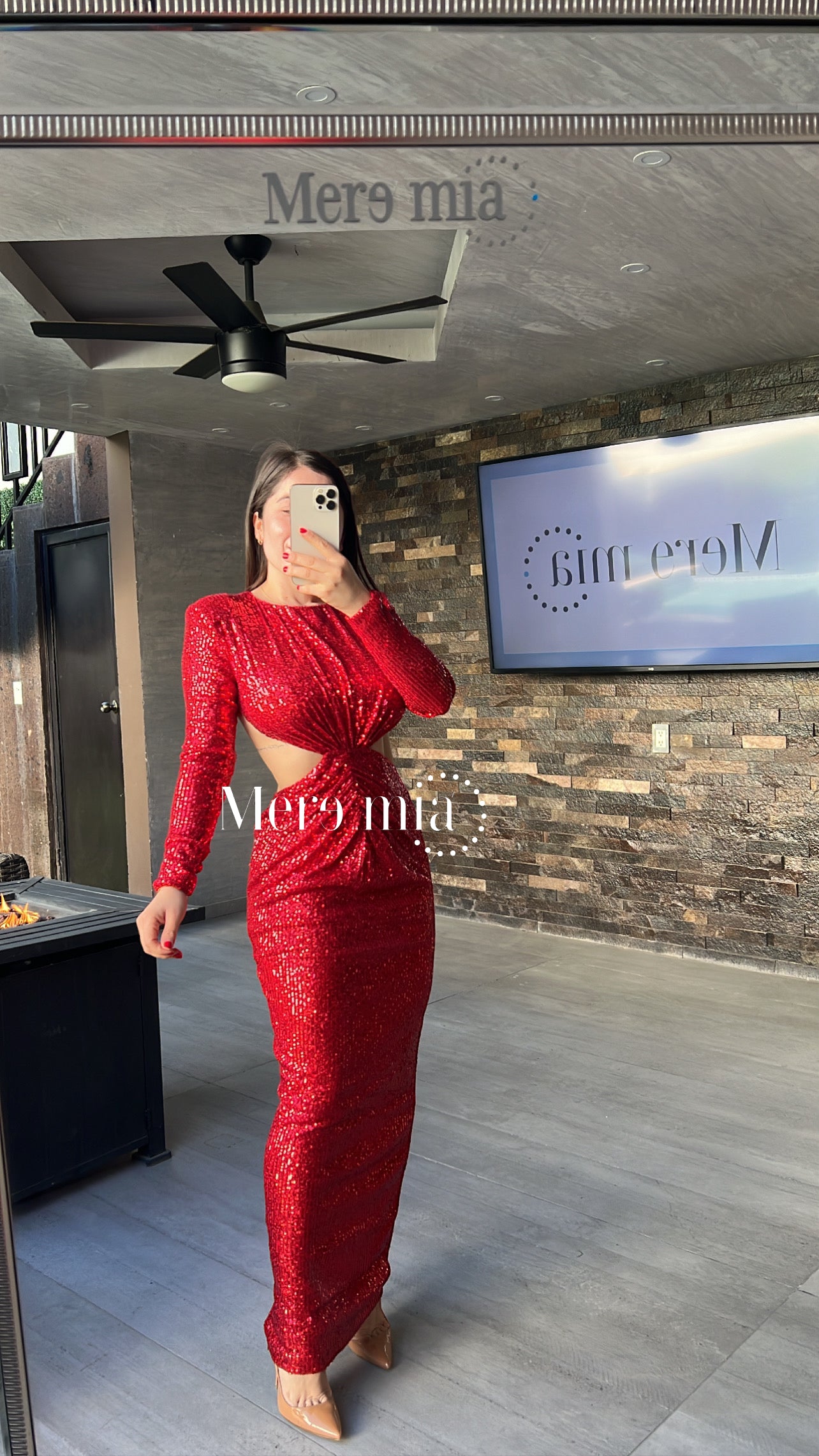 Vestido rojo sin espalda lente