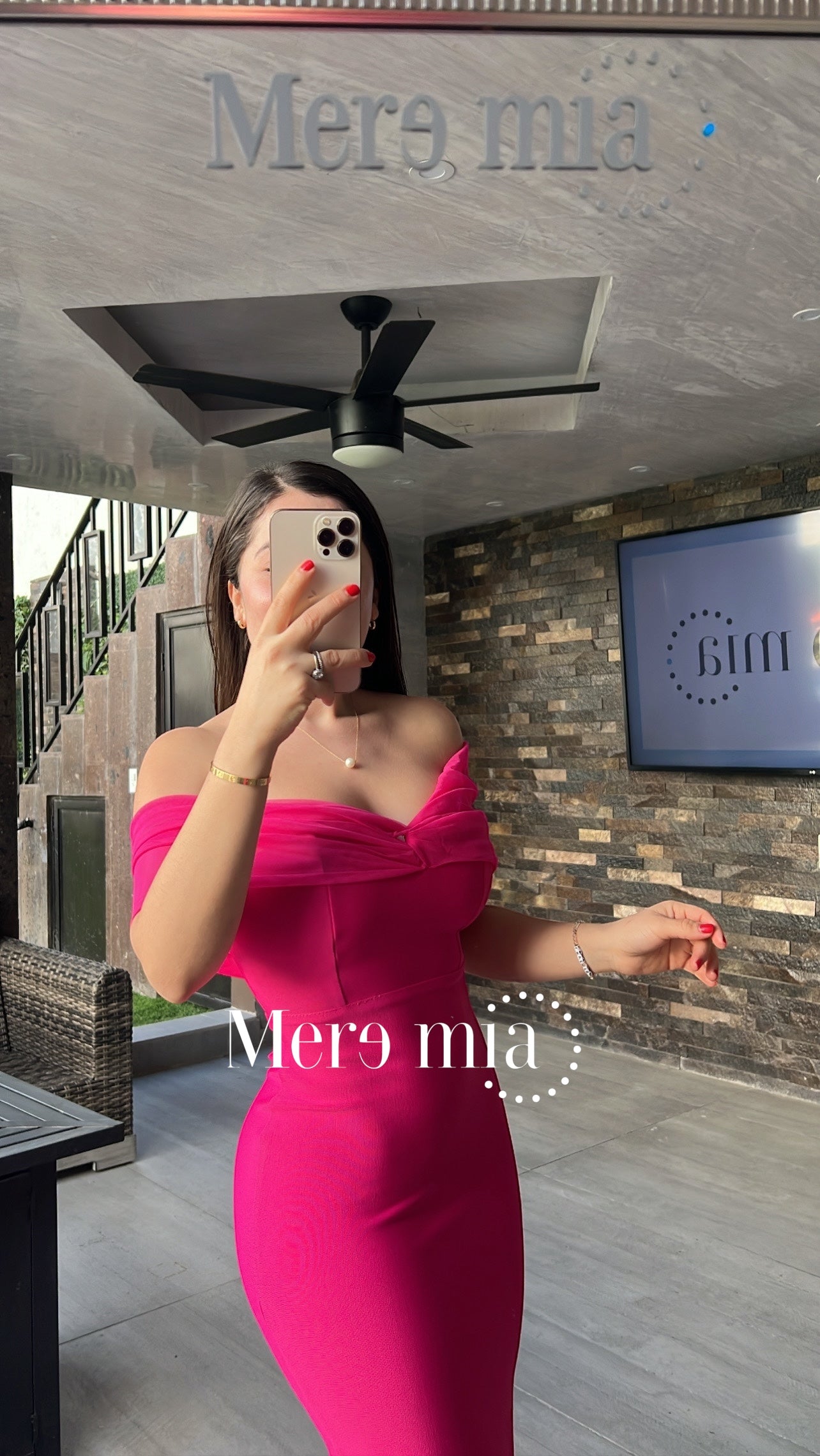 Vestido fucsia tul hombros