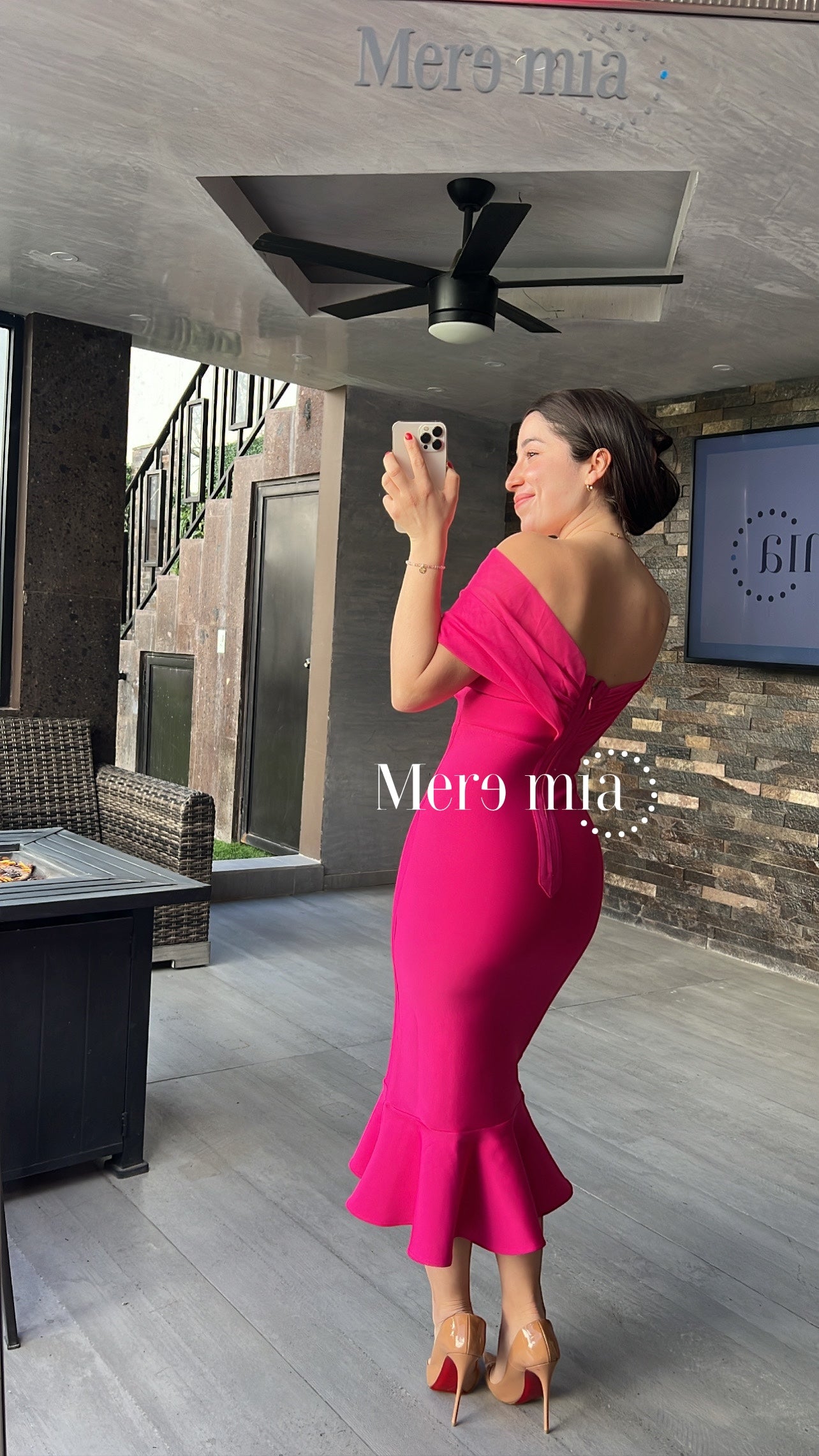 Vestido fucsia tul hombros