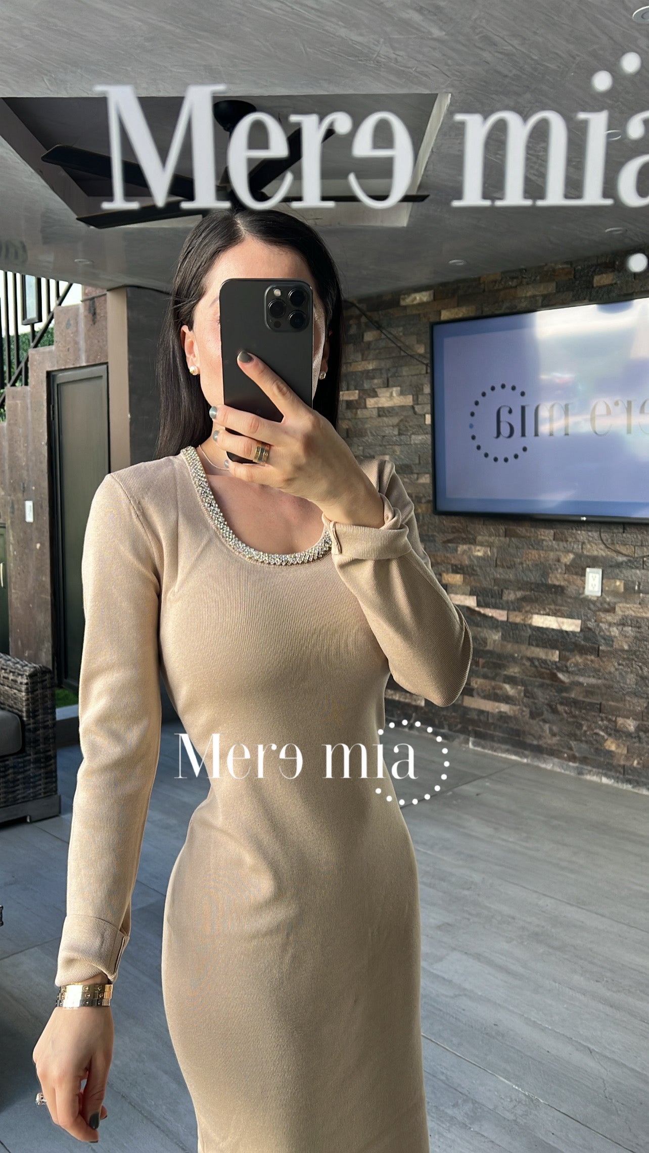 Vestido beige escote U