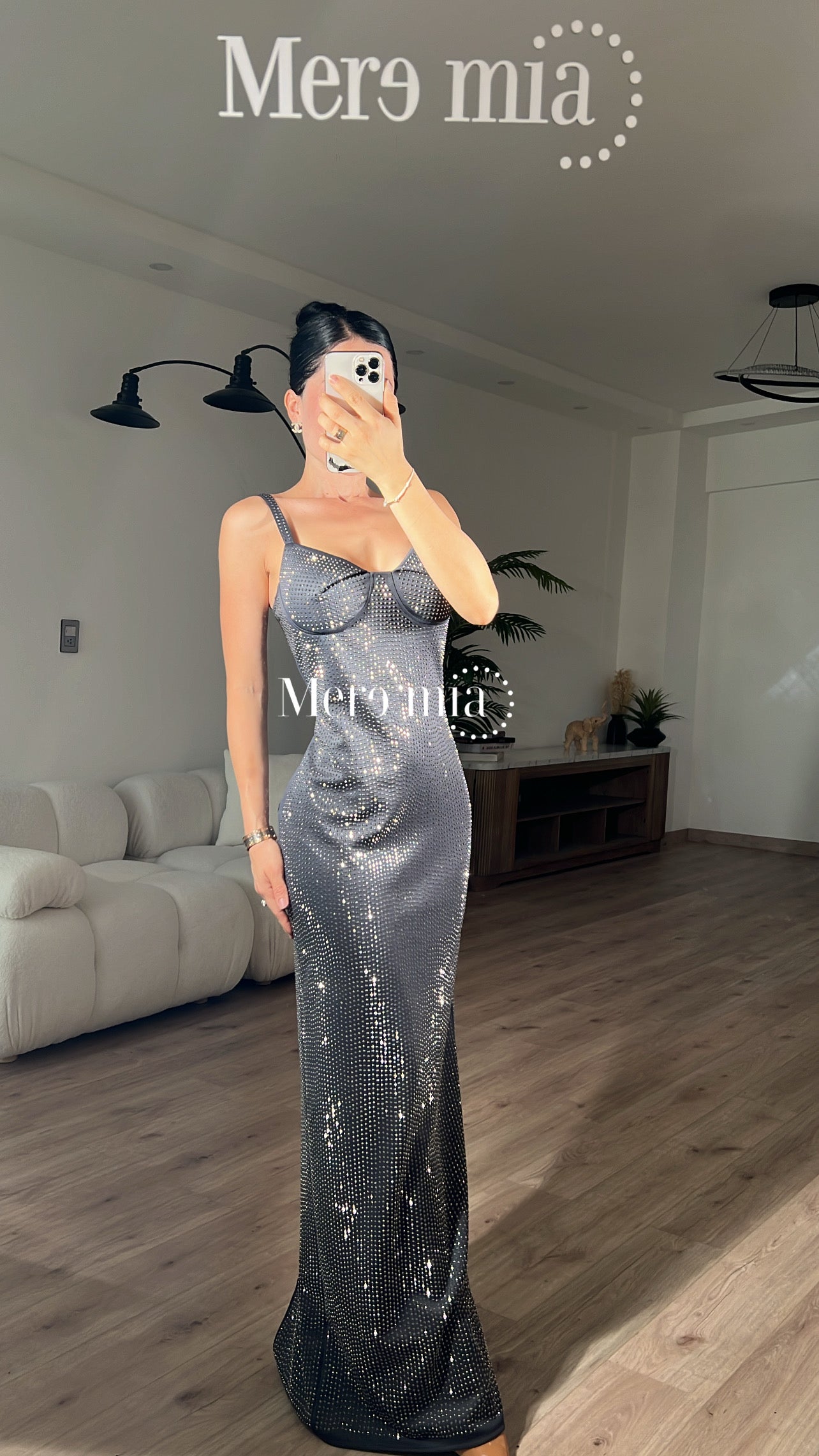 Vestido gris puntos copas