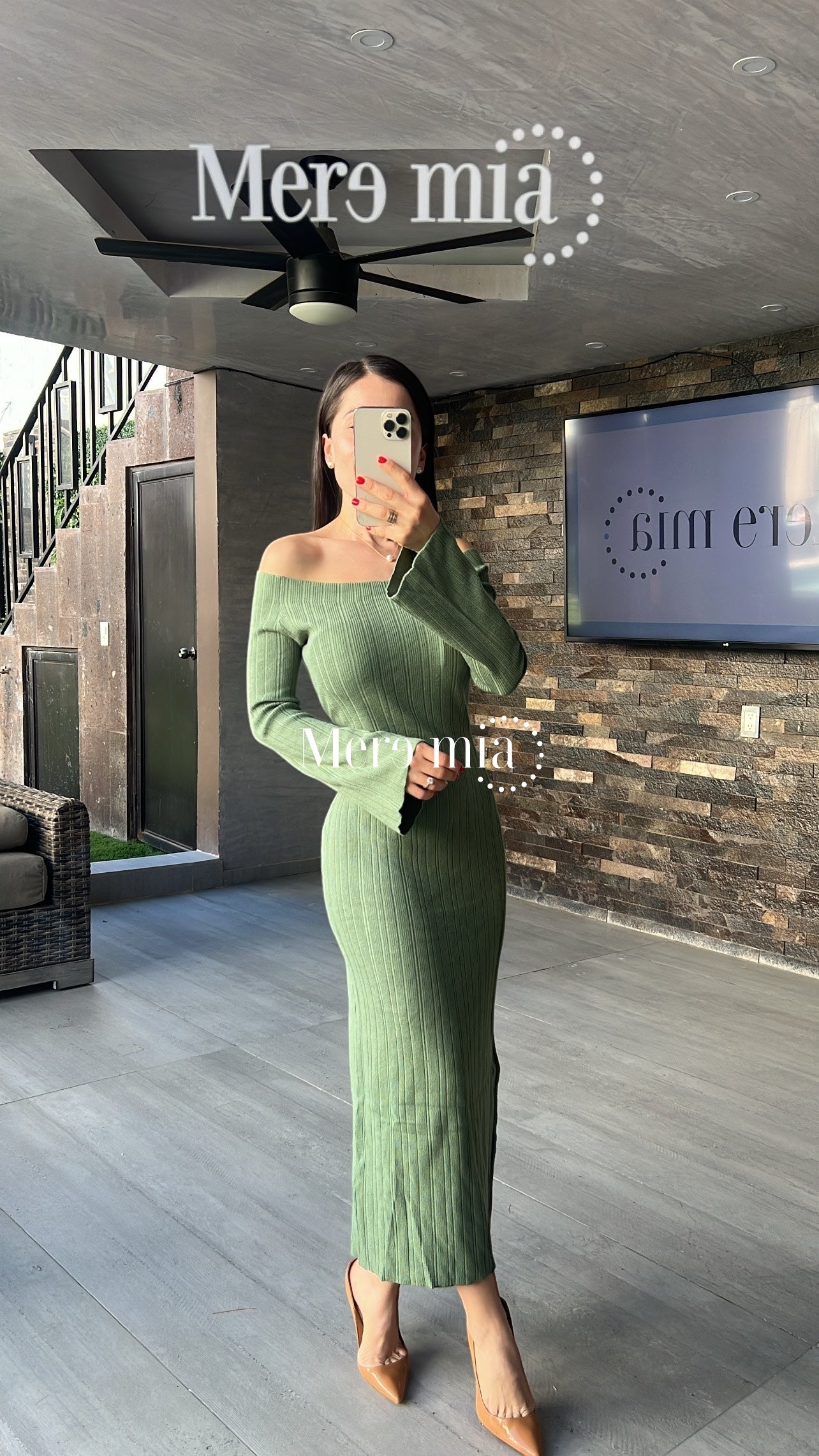 Vestido verde hombros  mangas