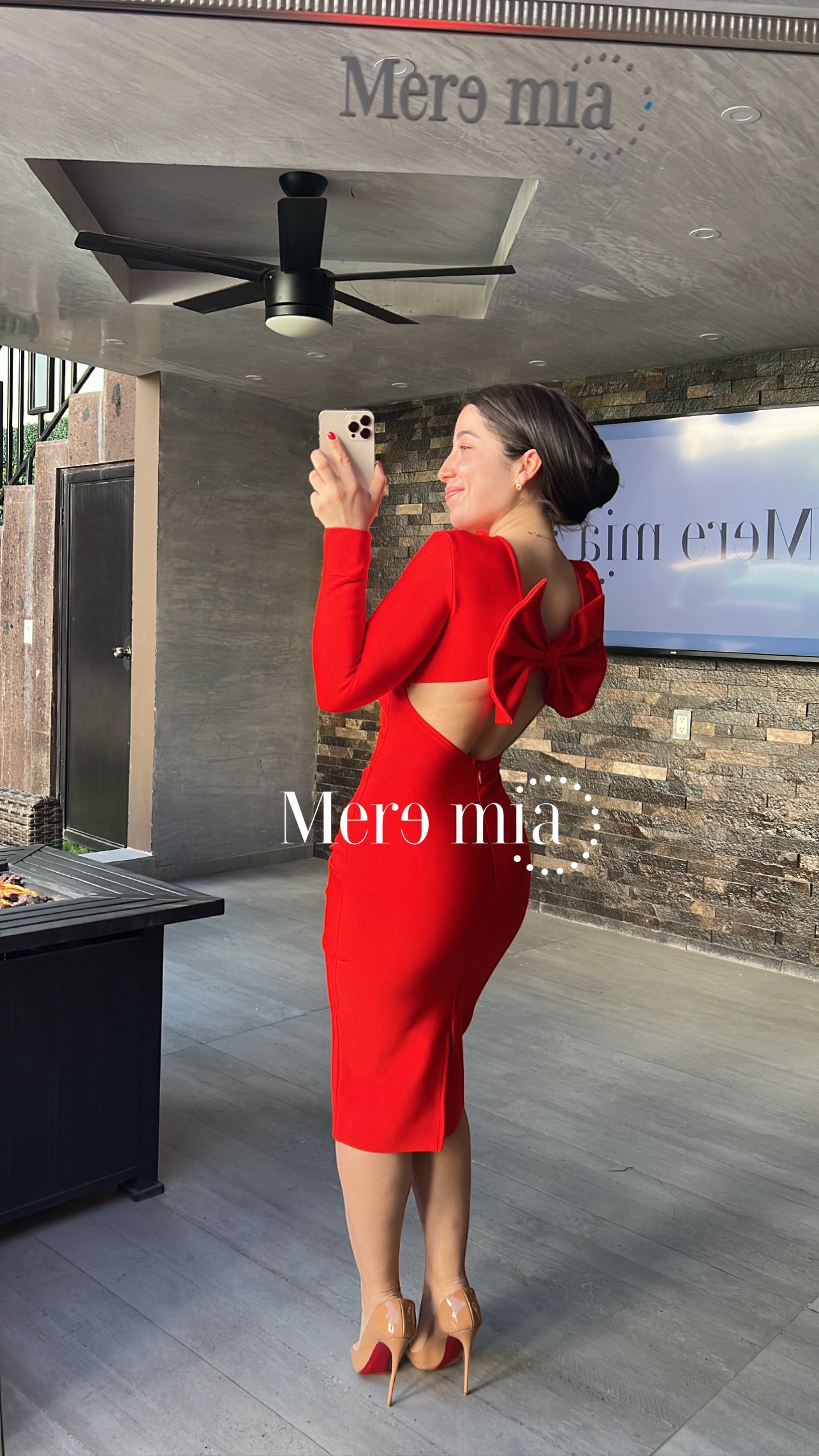 Vestido rojo espalda moño