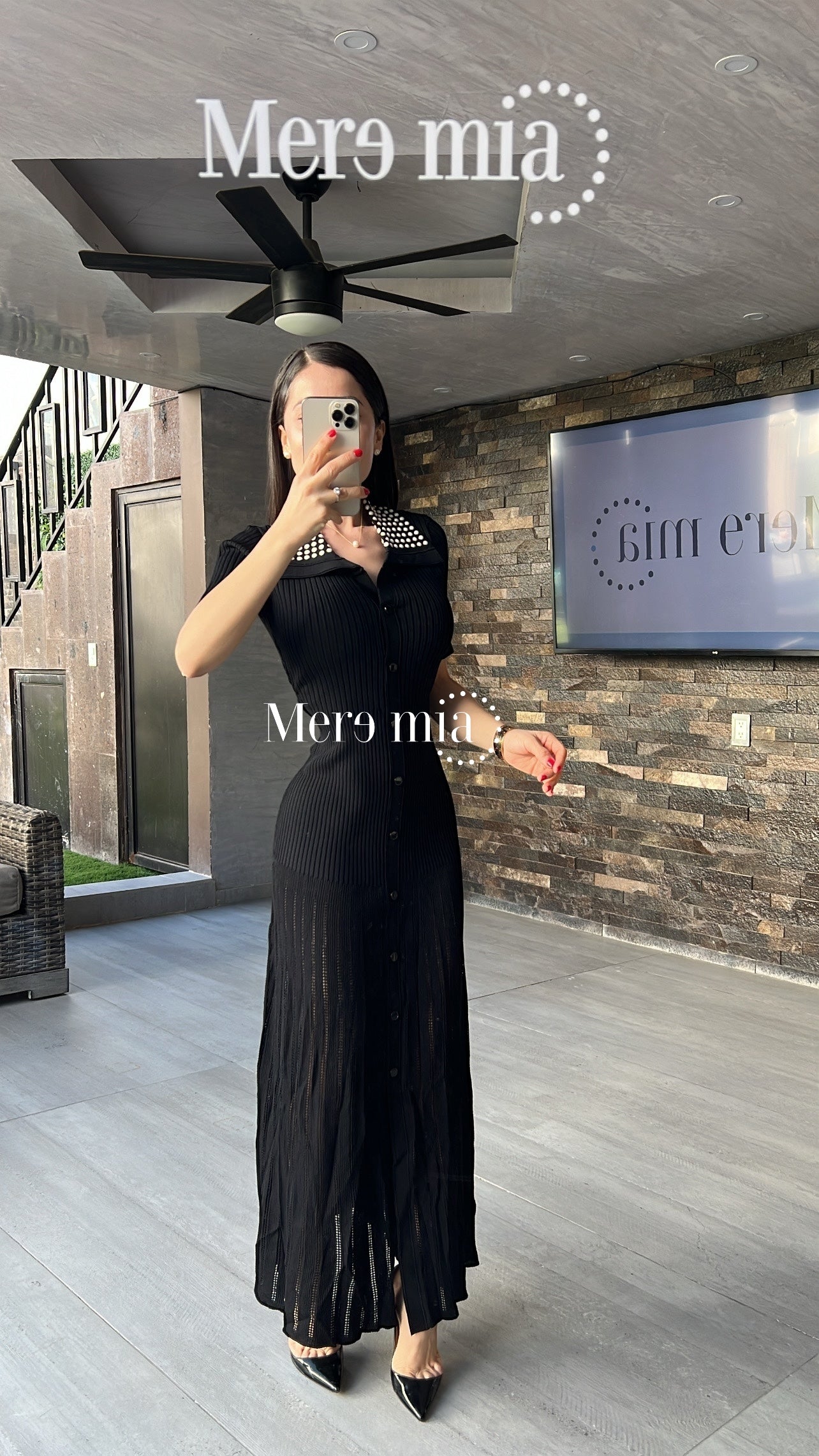 Vestido negro apl cuello