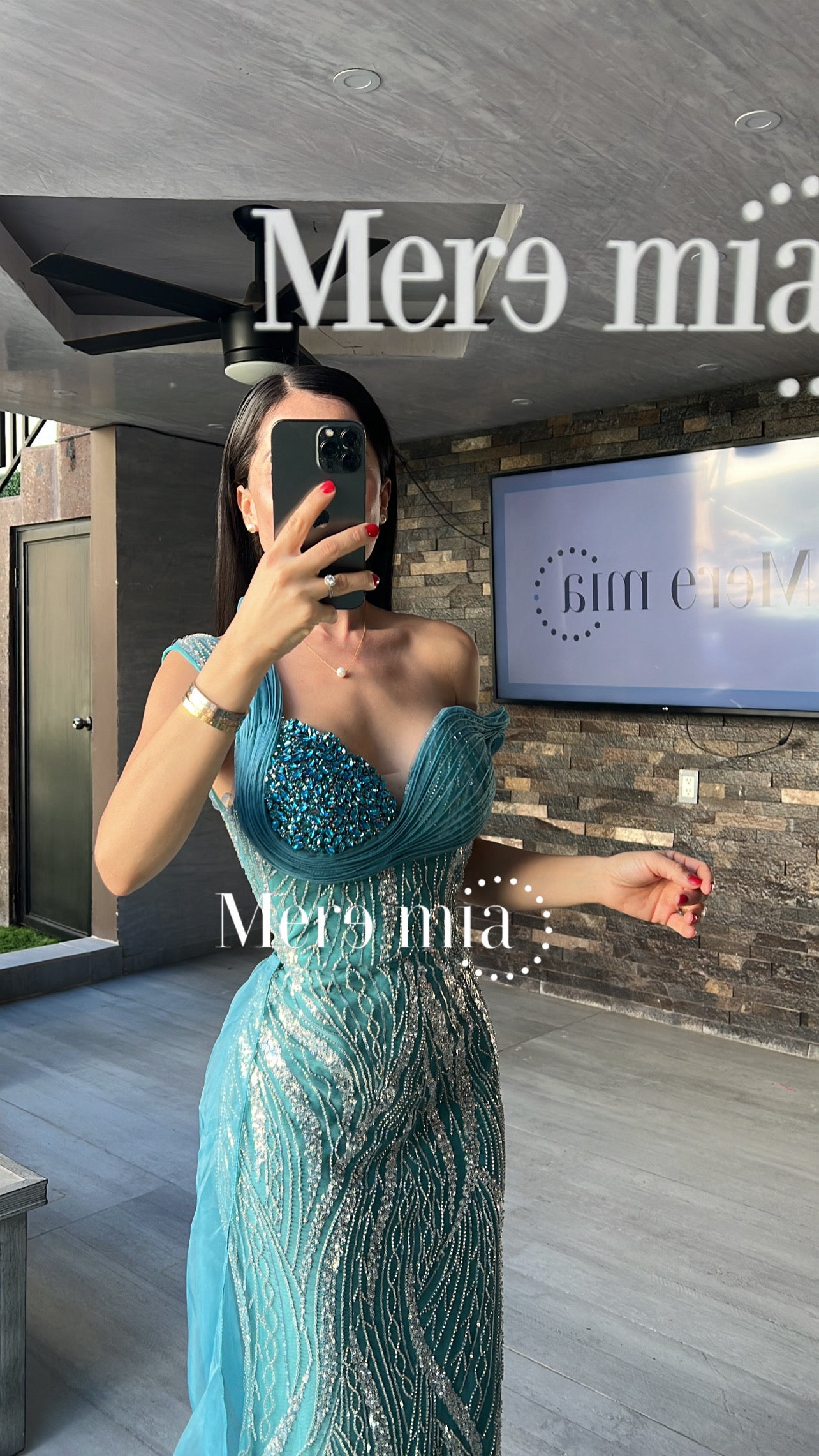 Vestido azul pantone tul