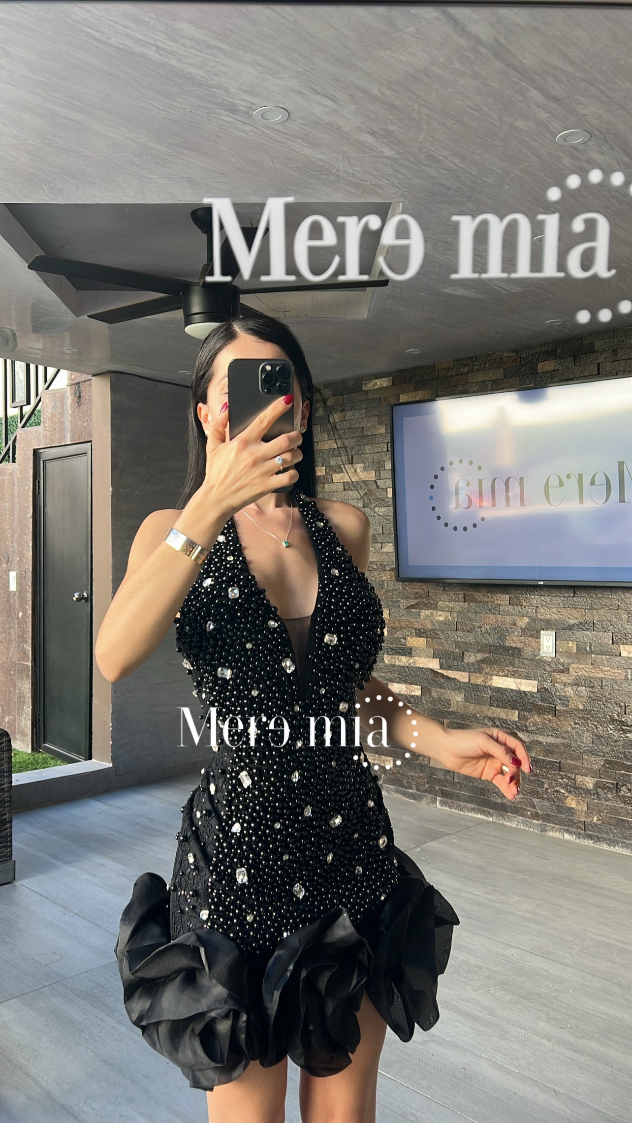 Vestido negro perlas flores