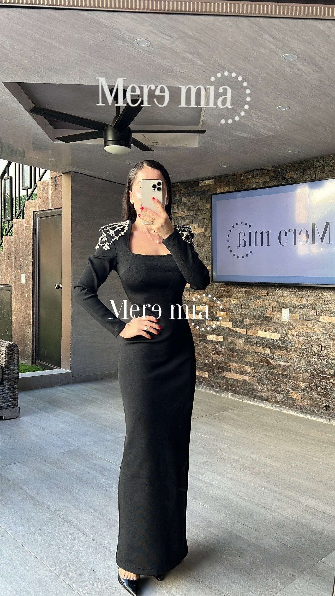 Vestido negro plata en hombros