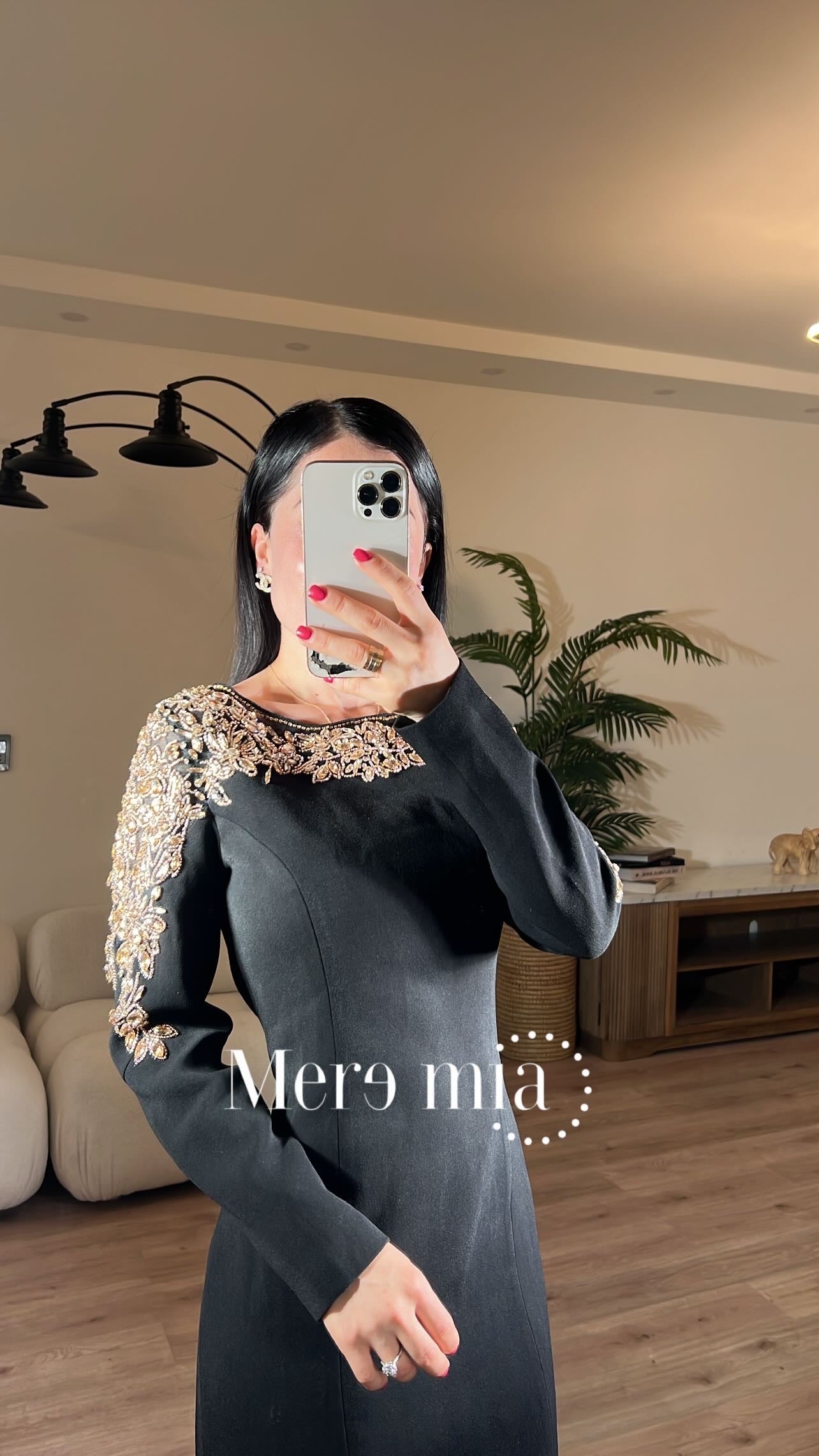 Vestido negro dorado hombros