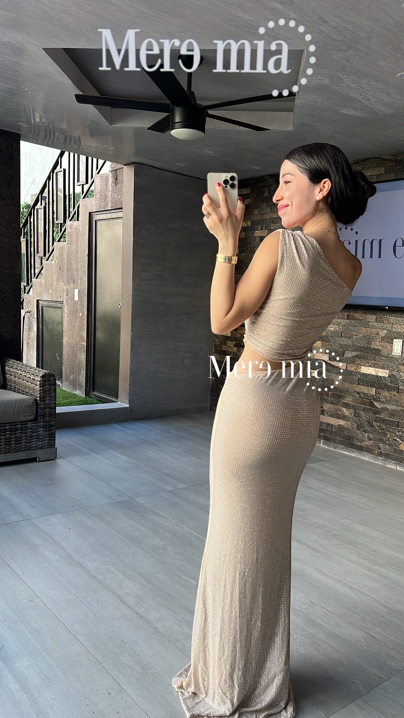 Vestido beige puntos hombro