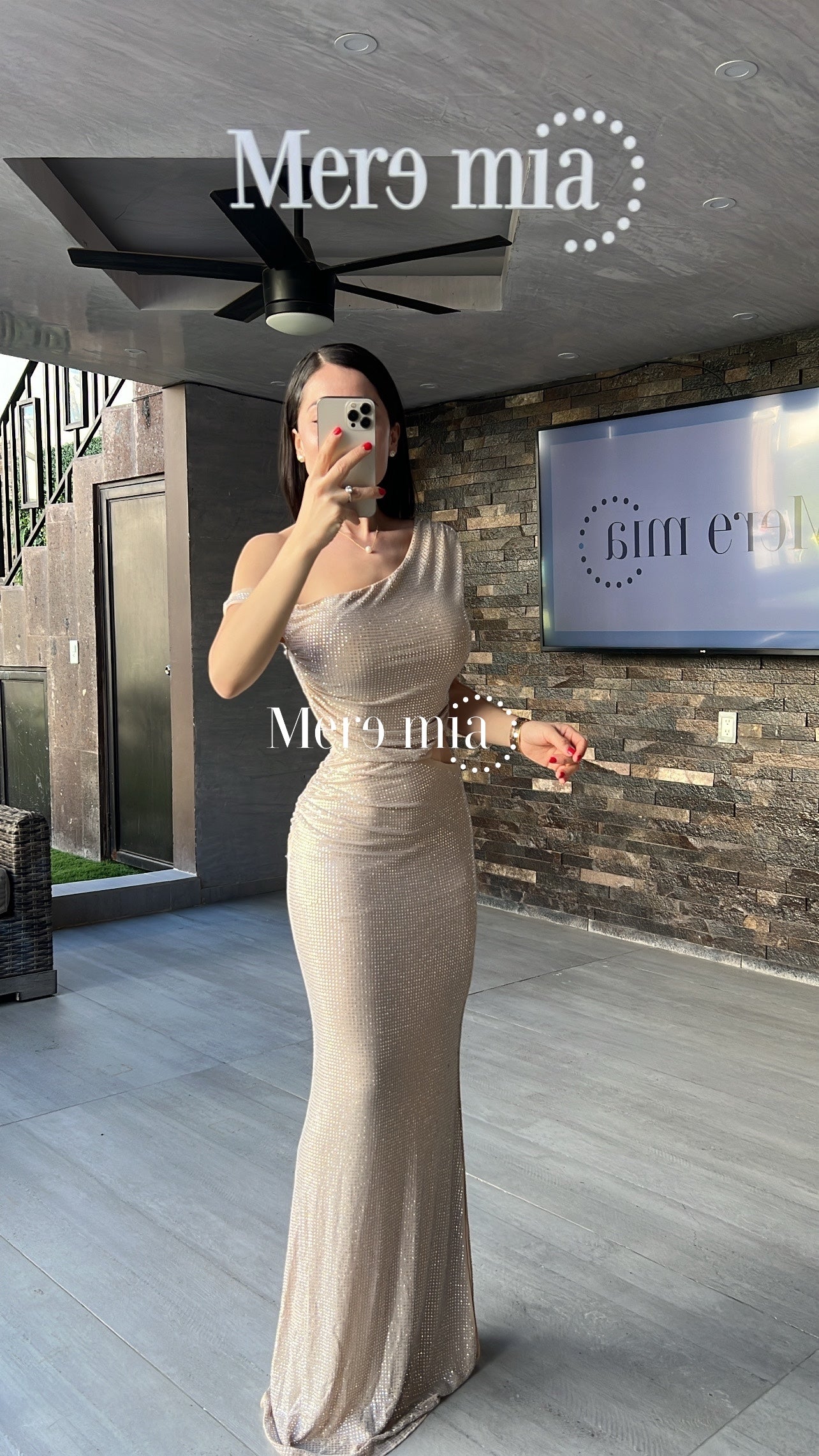 Vestido beige puntos hombro
