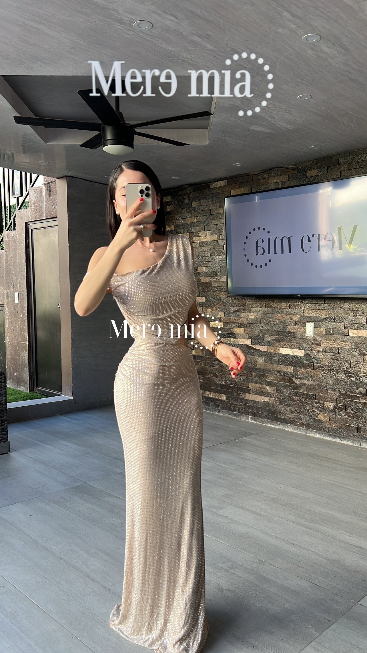 Vestido beige puntos hombro