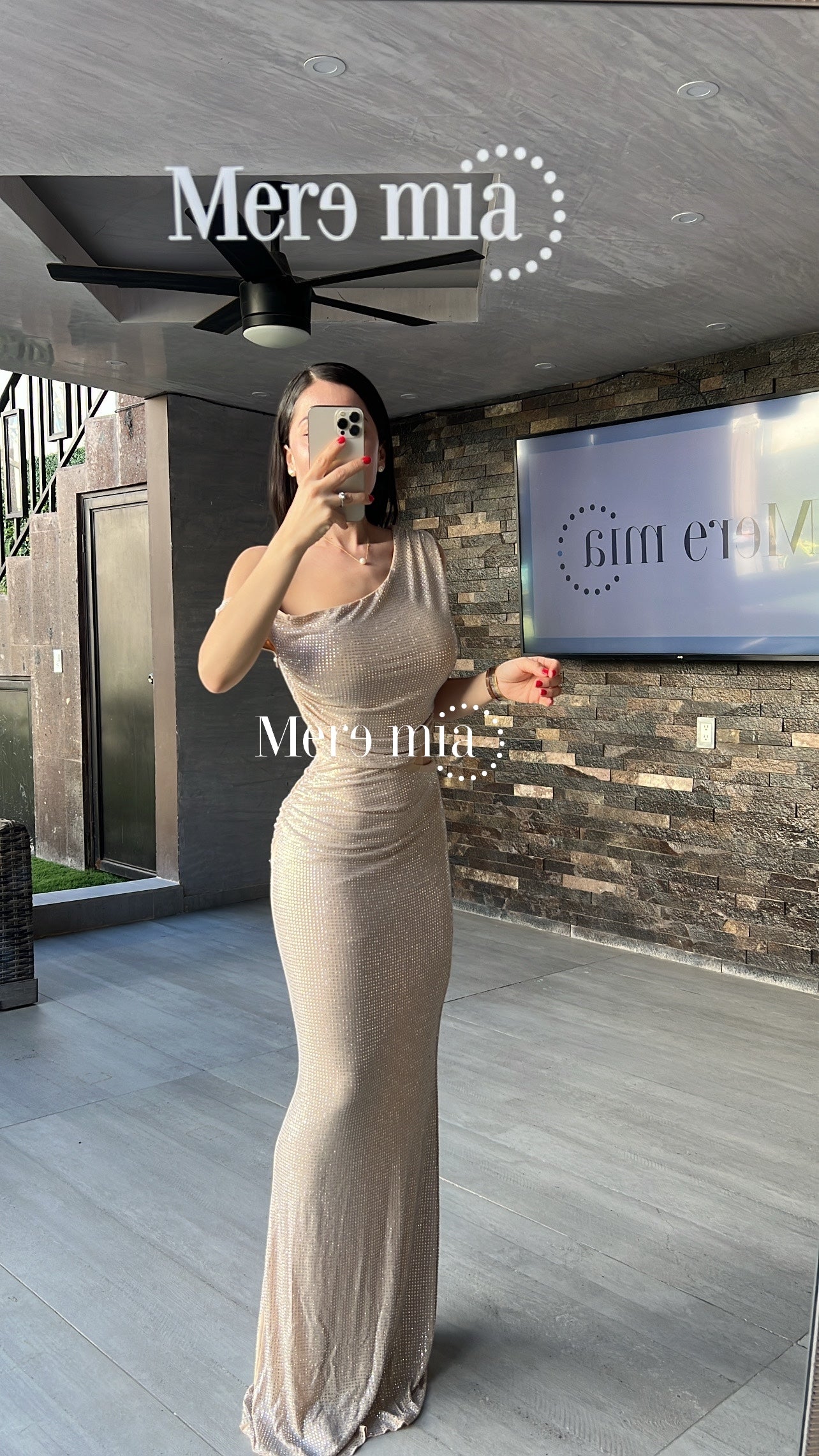 Vestido beige puntos hombro
