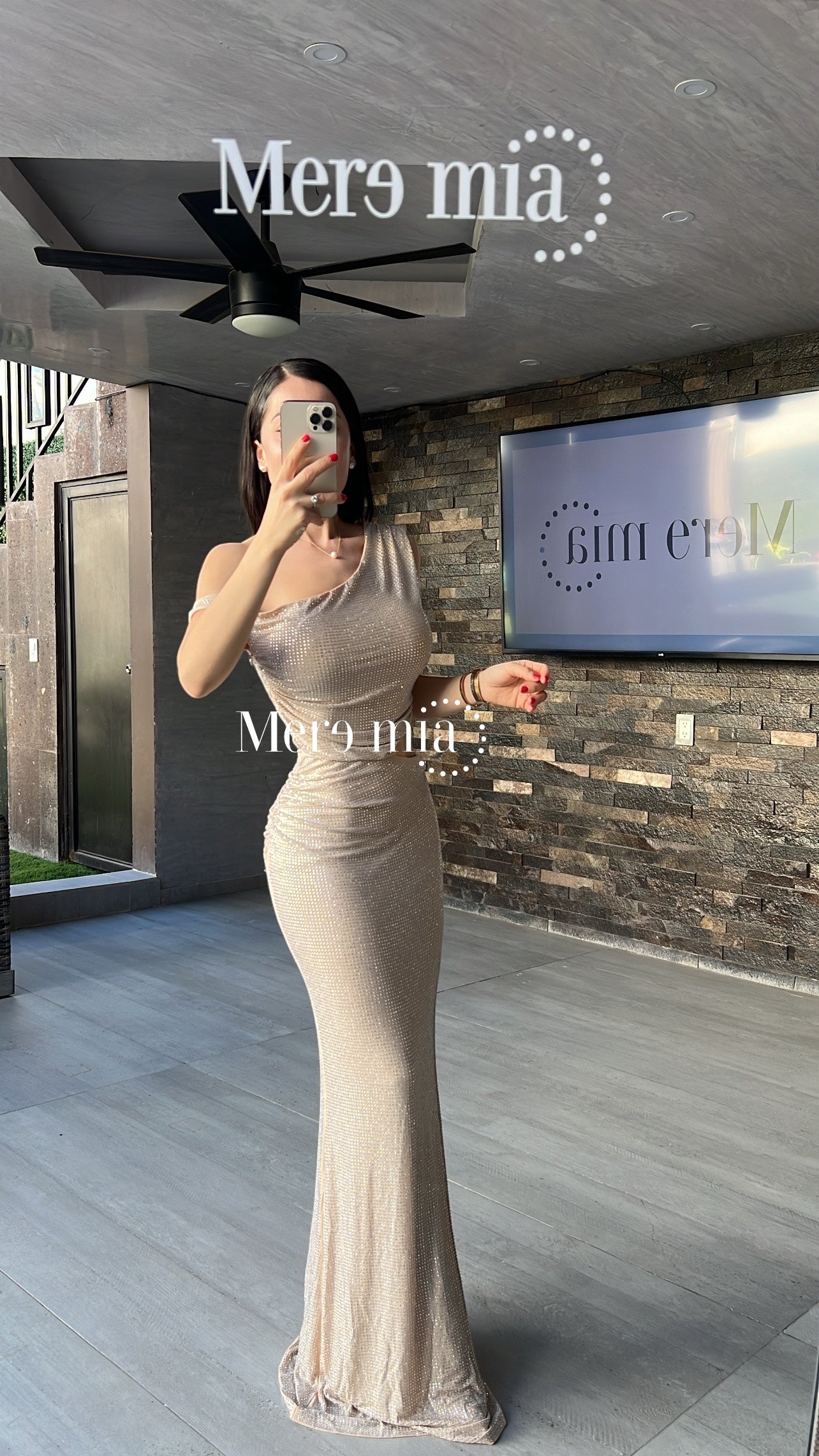 Vestido beige puntos hombro
