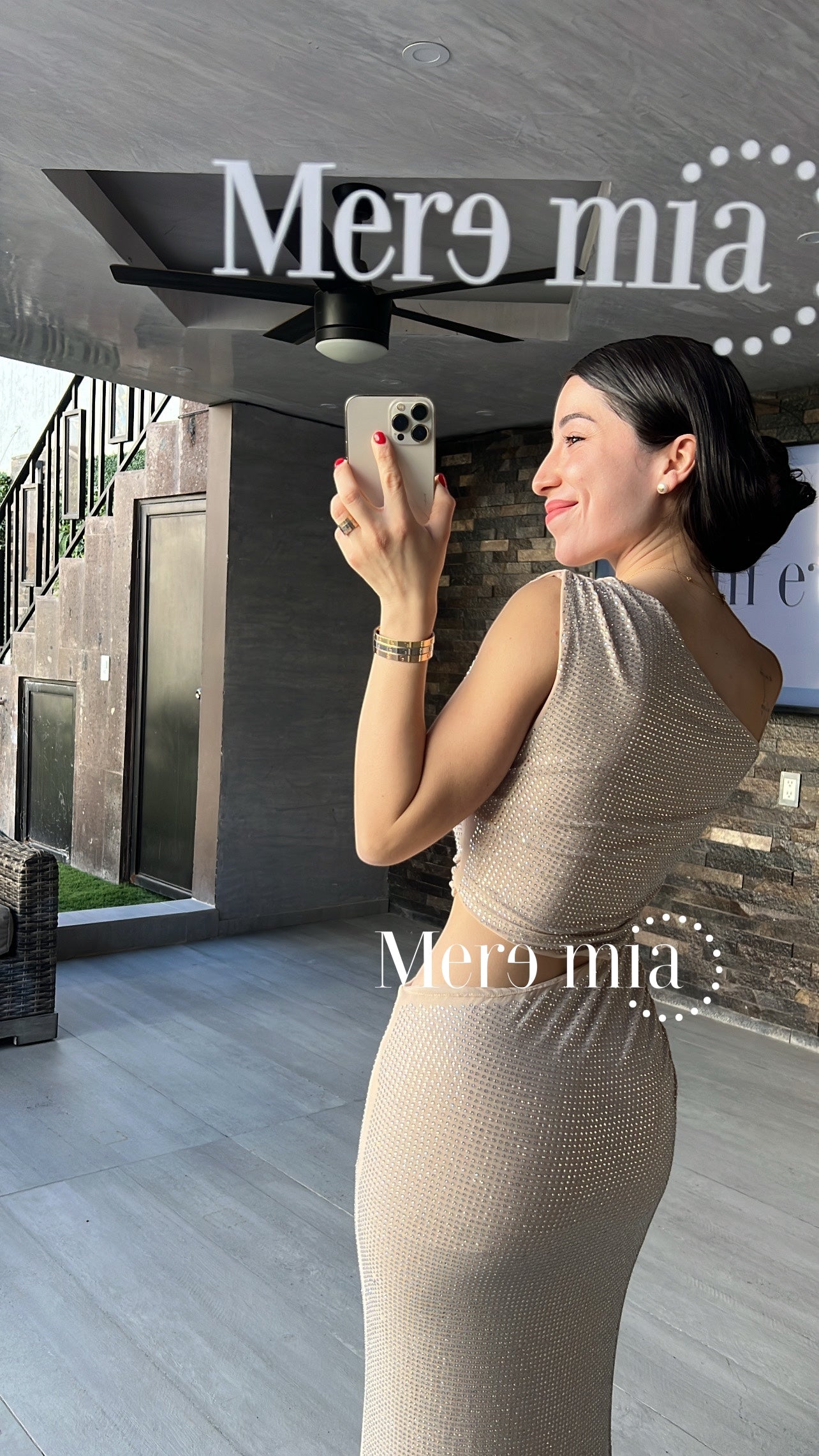 Vestido beige puntos hombro