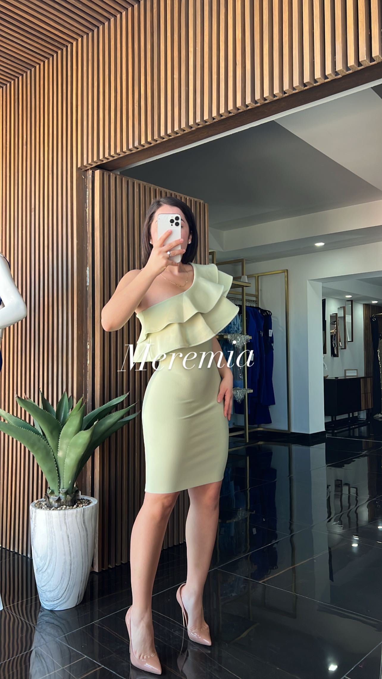 Vestido de un hombro olan