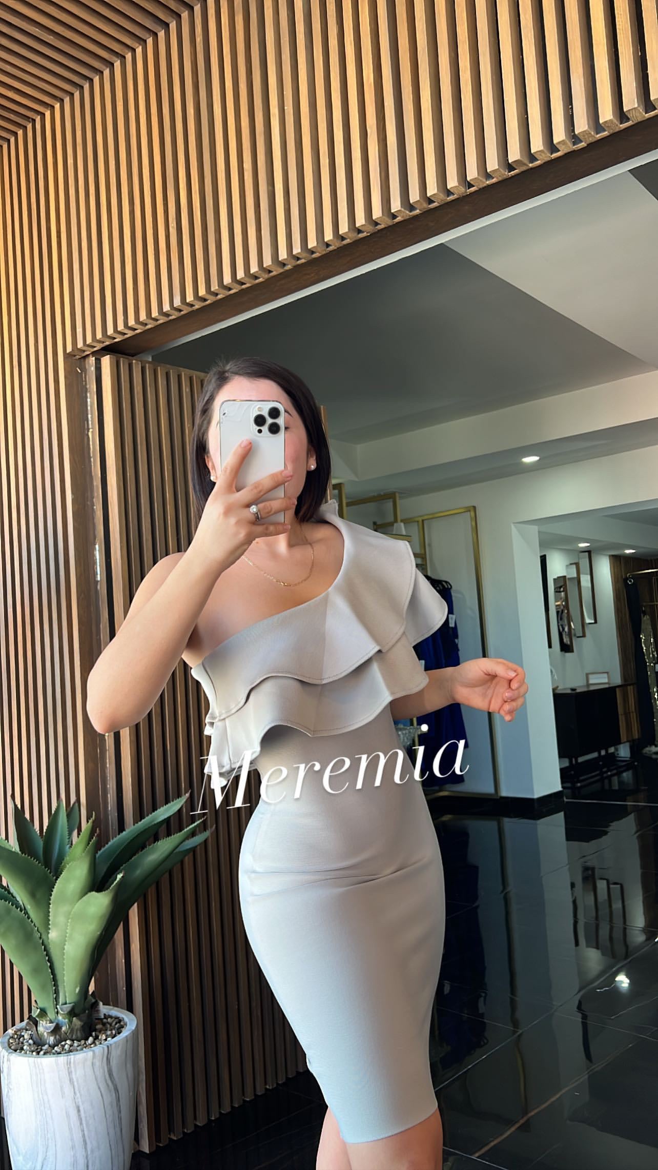 Vestido de un hombro olan