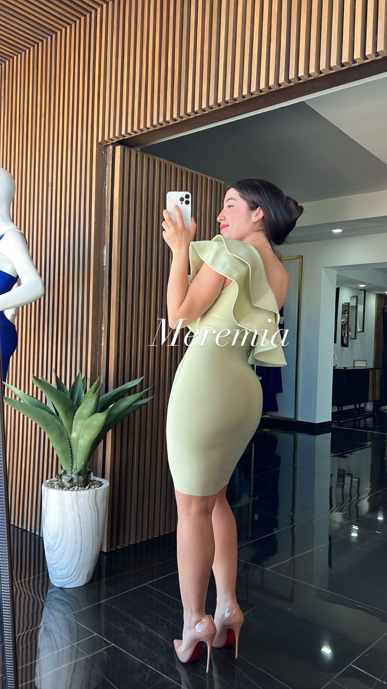 Vestido de un hombro olan