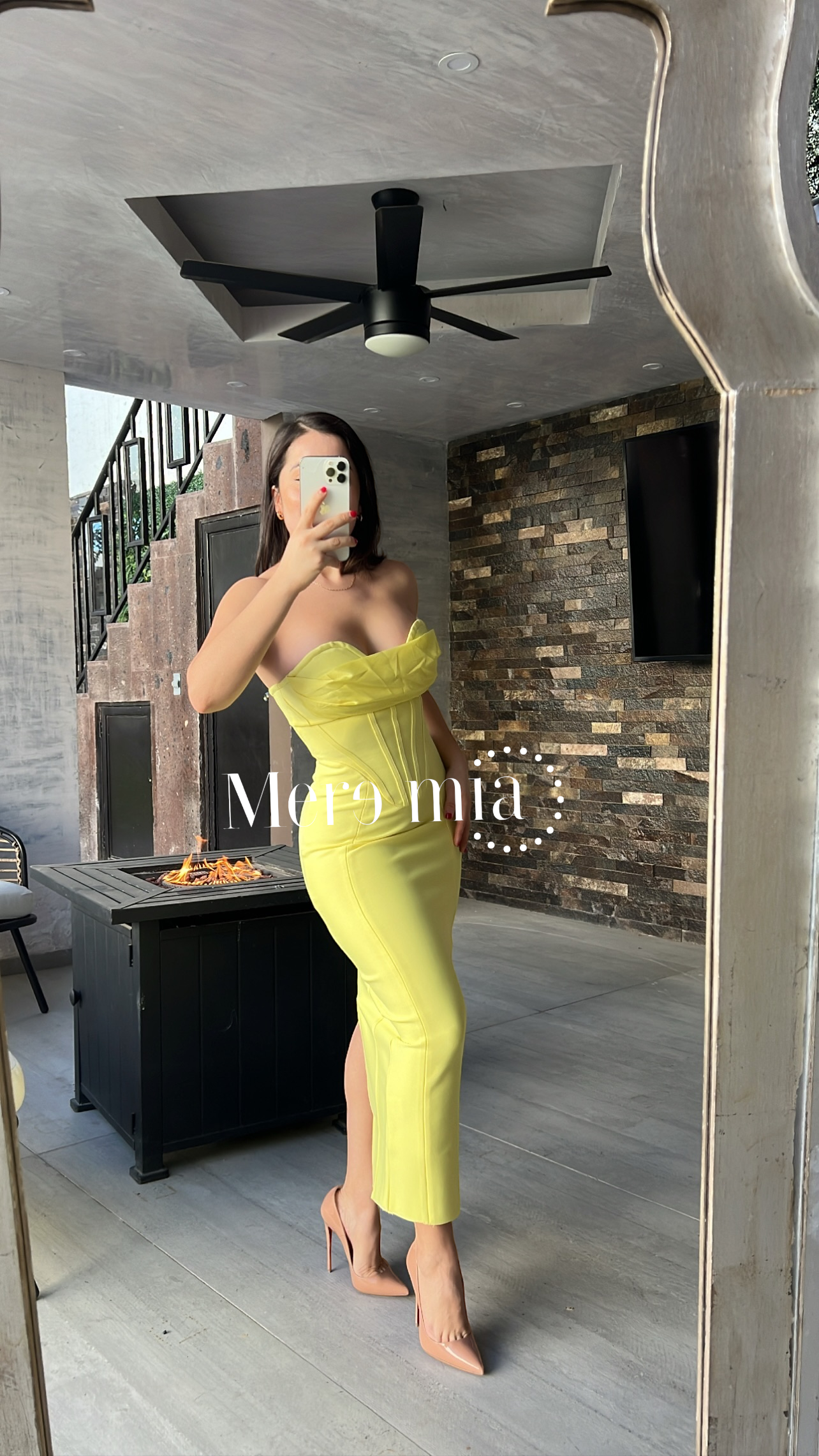 Vestido amarillo strapless tipo corset