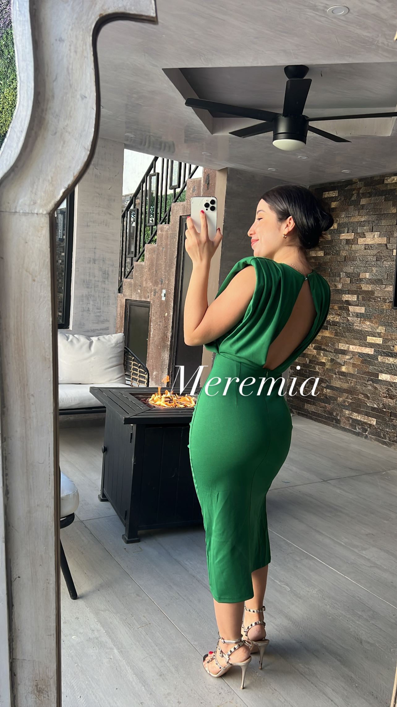 Vestido verde con hombreras
